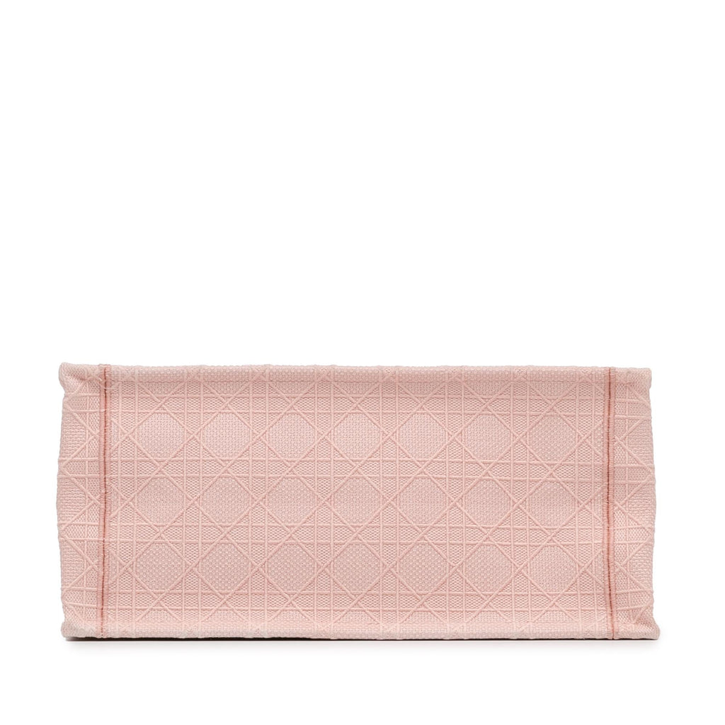 Dior Medium Cannage Embroidered Book Tote (SHG-zxt0CB)