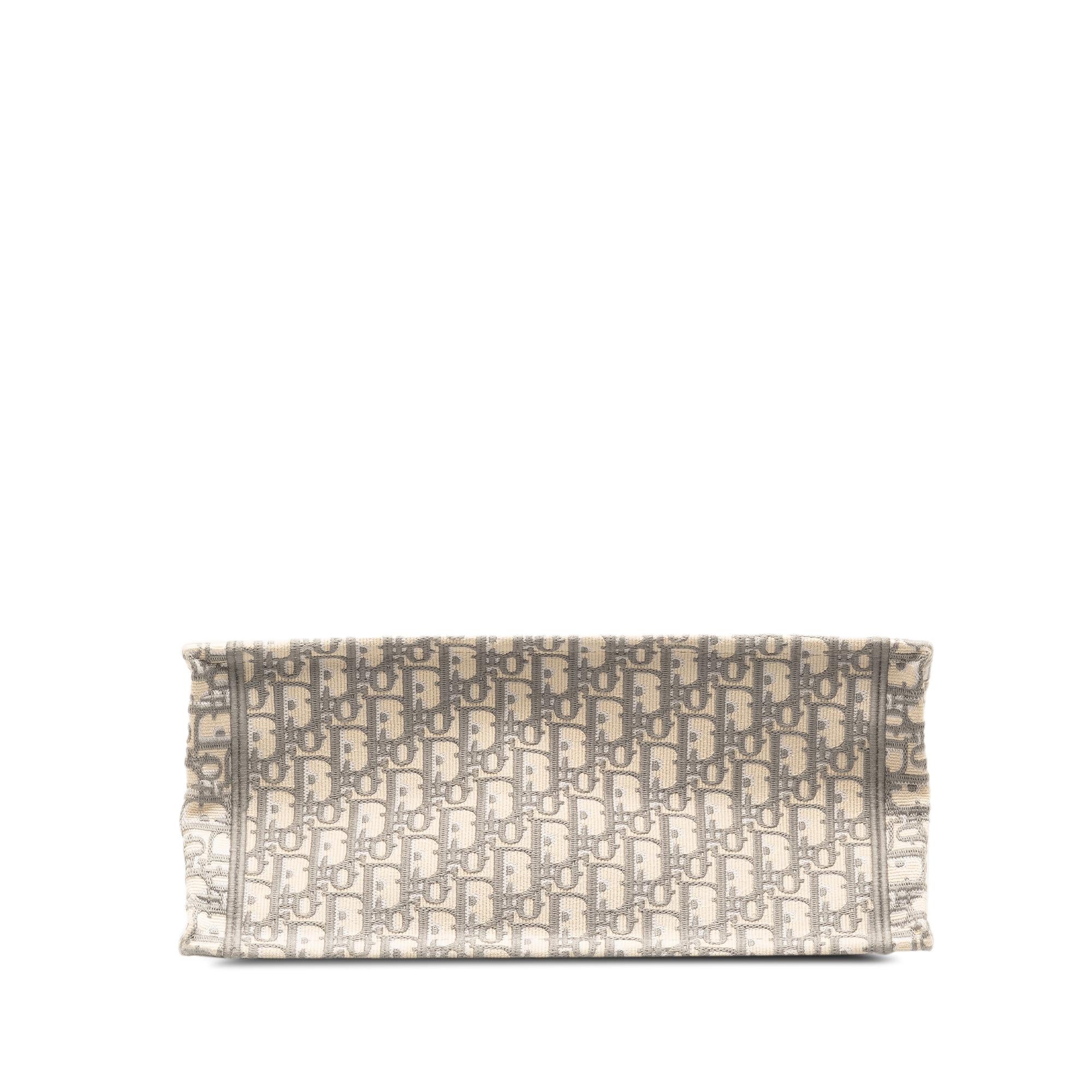 Dior Medium Oblique Book Tote (SHG-TP5t66)