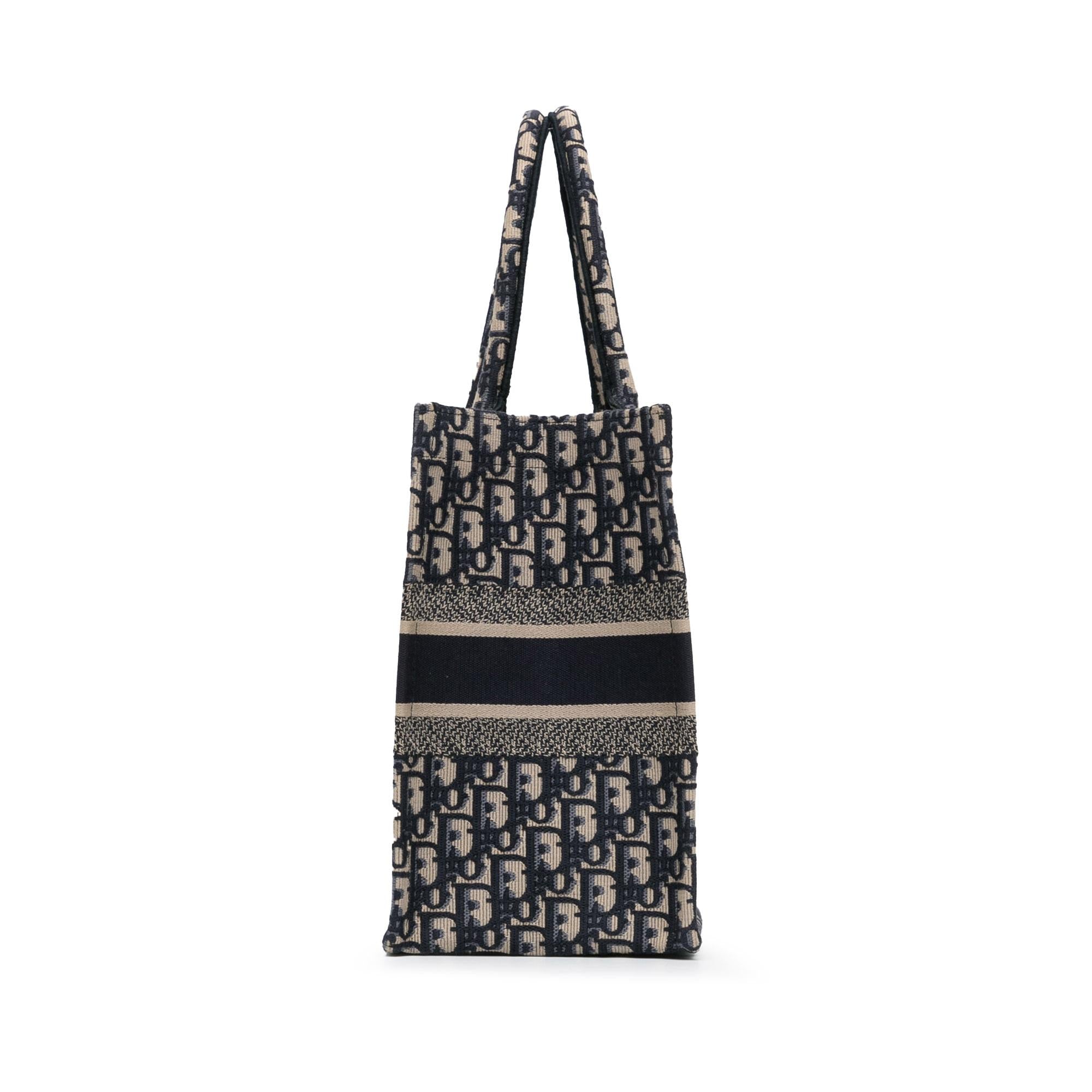 Dior Medium Oblique Book Tote (SHG-i156yy)