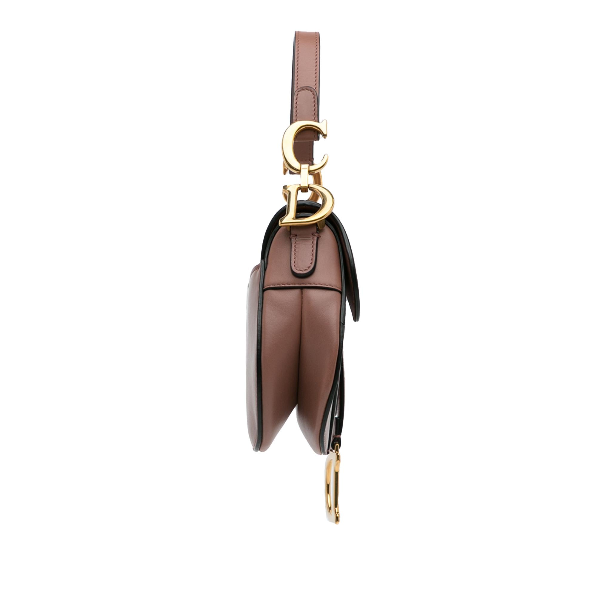 Dior Mini Leather Saddle Bag (SHG-yOAanD)