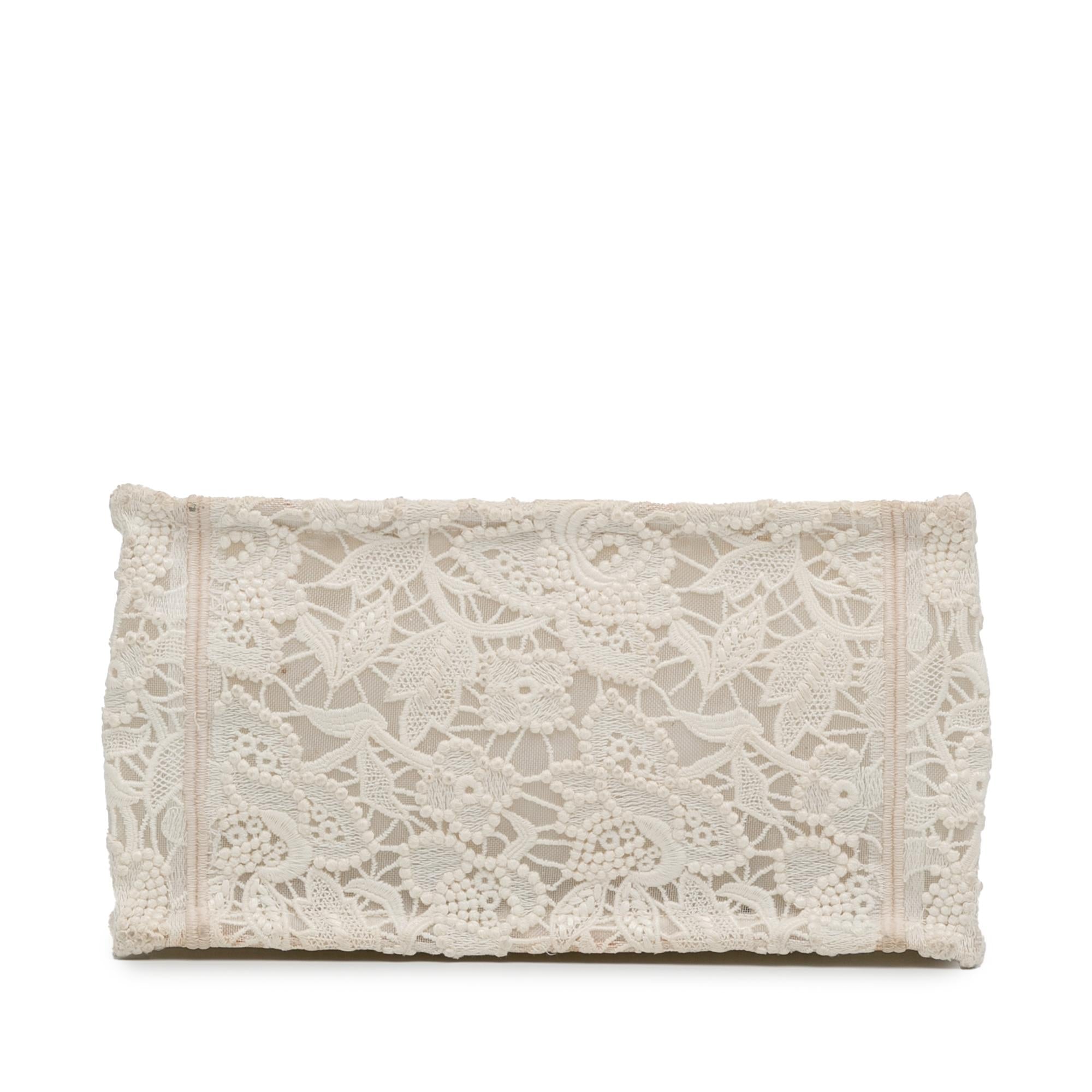 Dior Small D-Lace Embroidery Book Tote (SHG-x9rHGK)