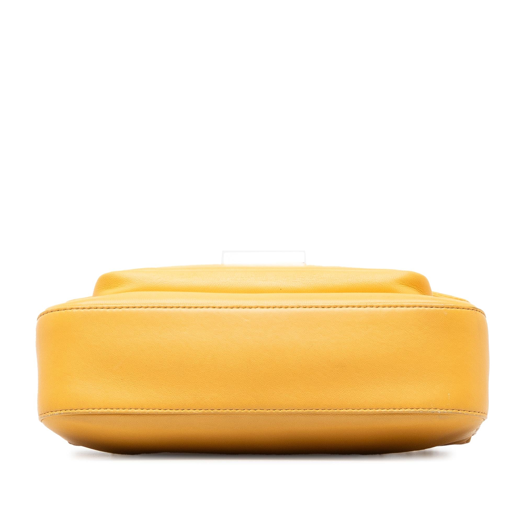 Fendi BeBaguette Chain Bag (SHG-T5ANAx)