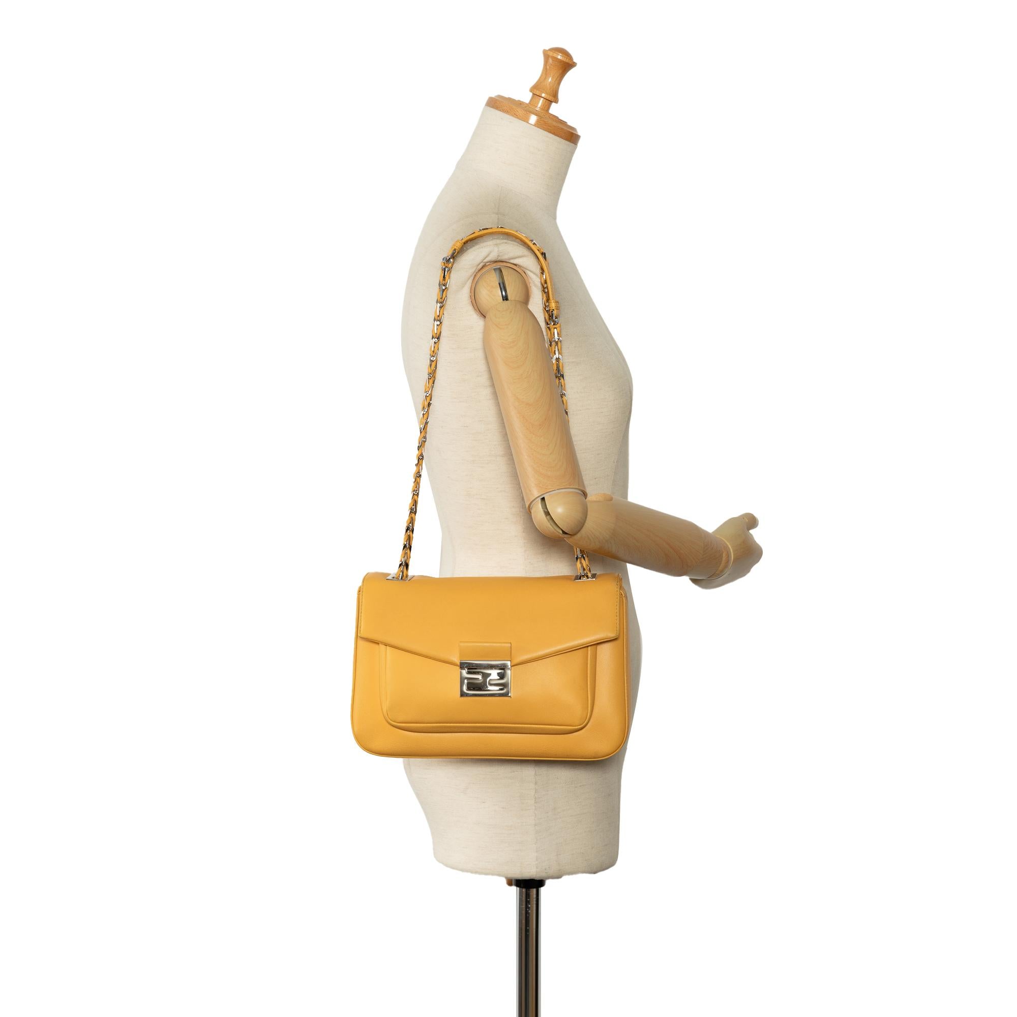 Fendi BeBaguette Chain Bag (SHG-T5ANAx)