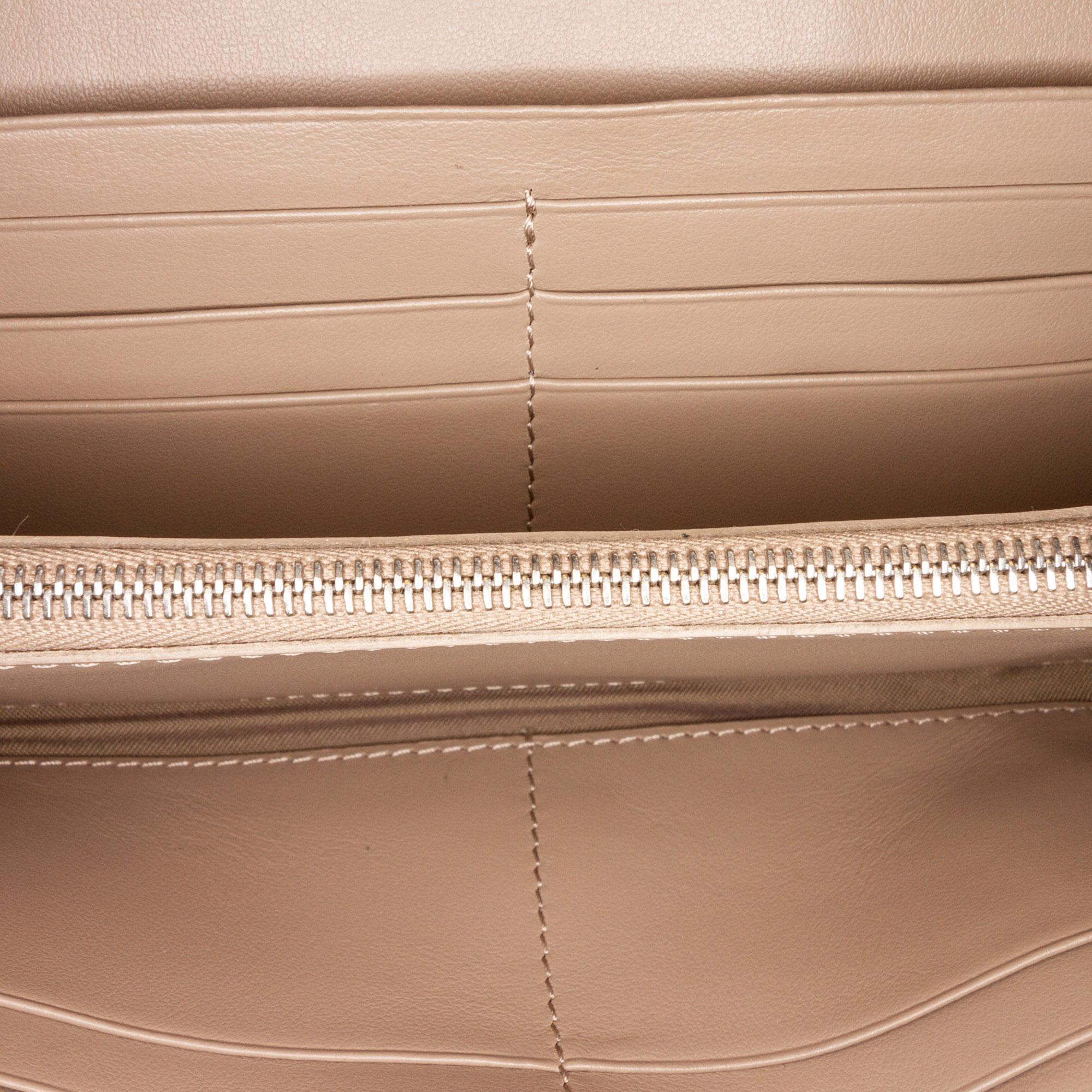 Fendi By The Way Long Wallet (SHG-rd0Thy)