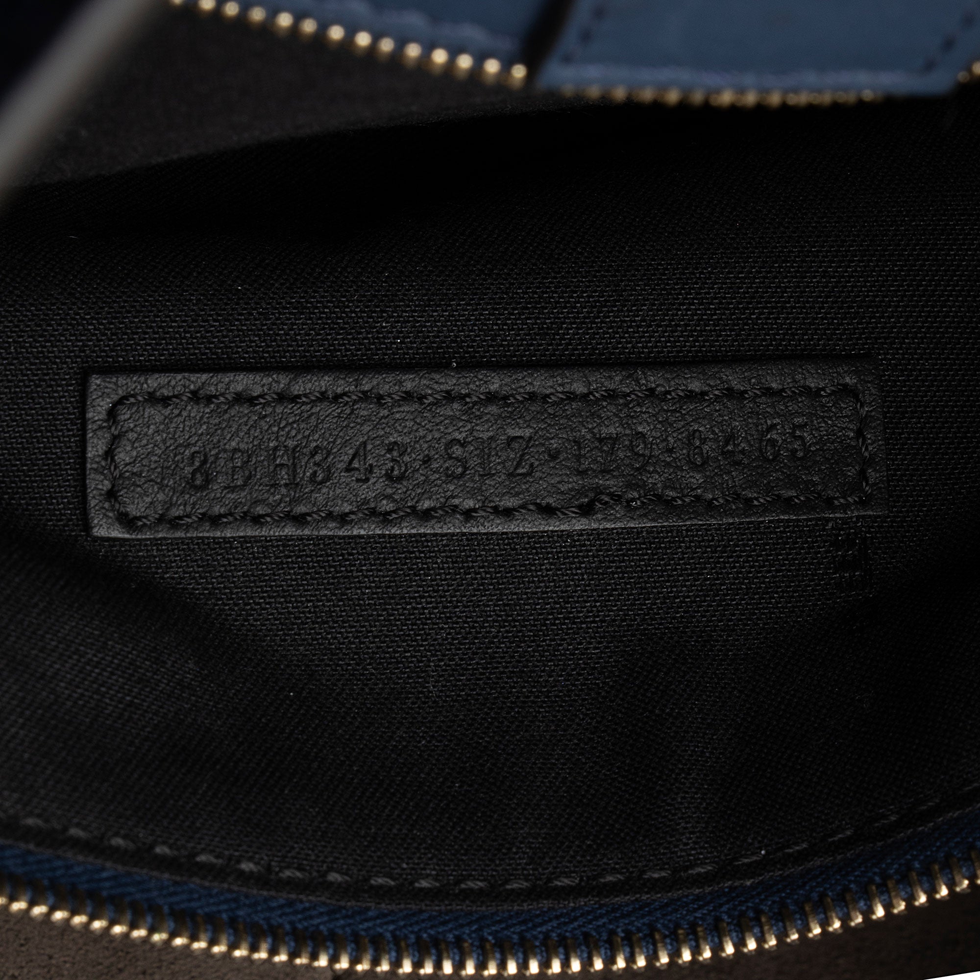 Fendi Calfskin Runaway Medium Tote (SHF-MJuMww)
