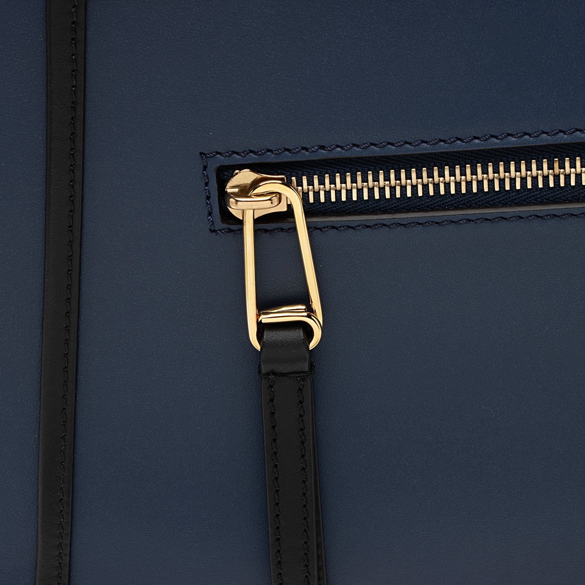 Fendi Calfskin Runaway Medium Tote (SHF-MJuMww)