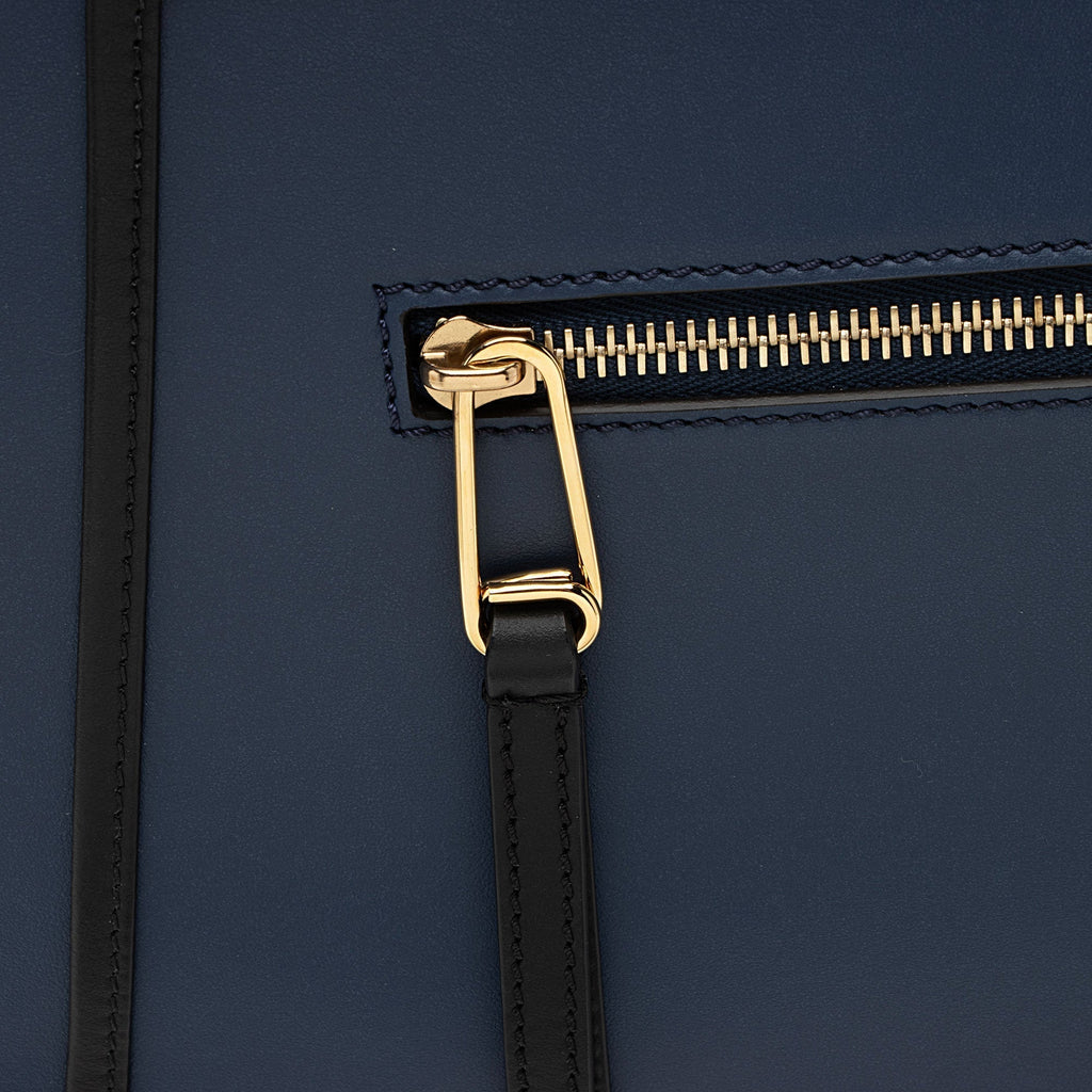 Fendi Calfskin Runaway Medium Tote (SHF-MJuMww)