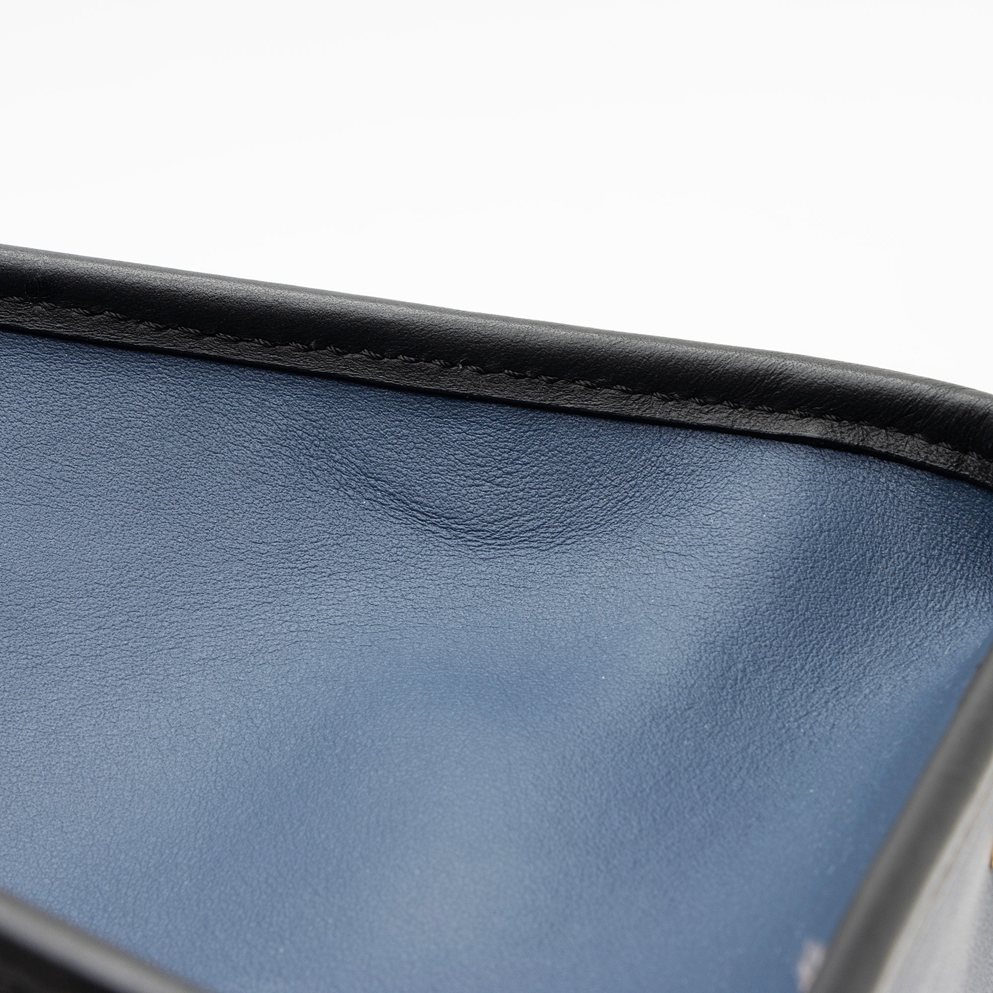 Fendi Calfskin Runaway Medium Tote (SHF-MJuMww)