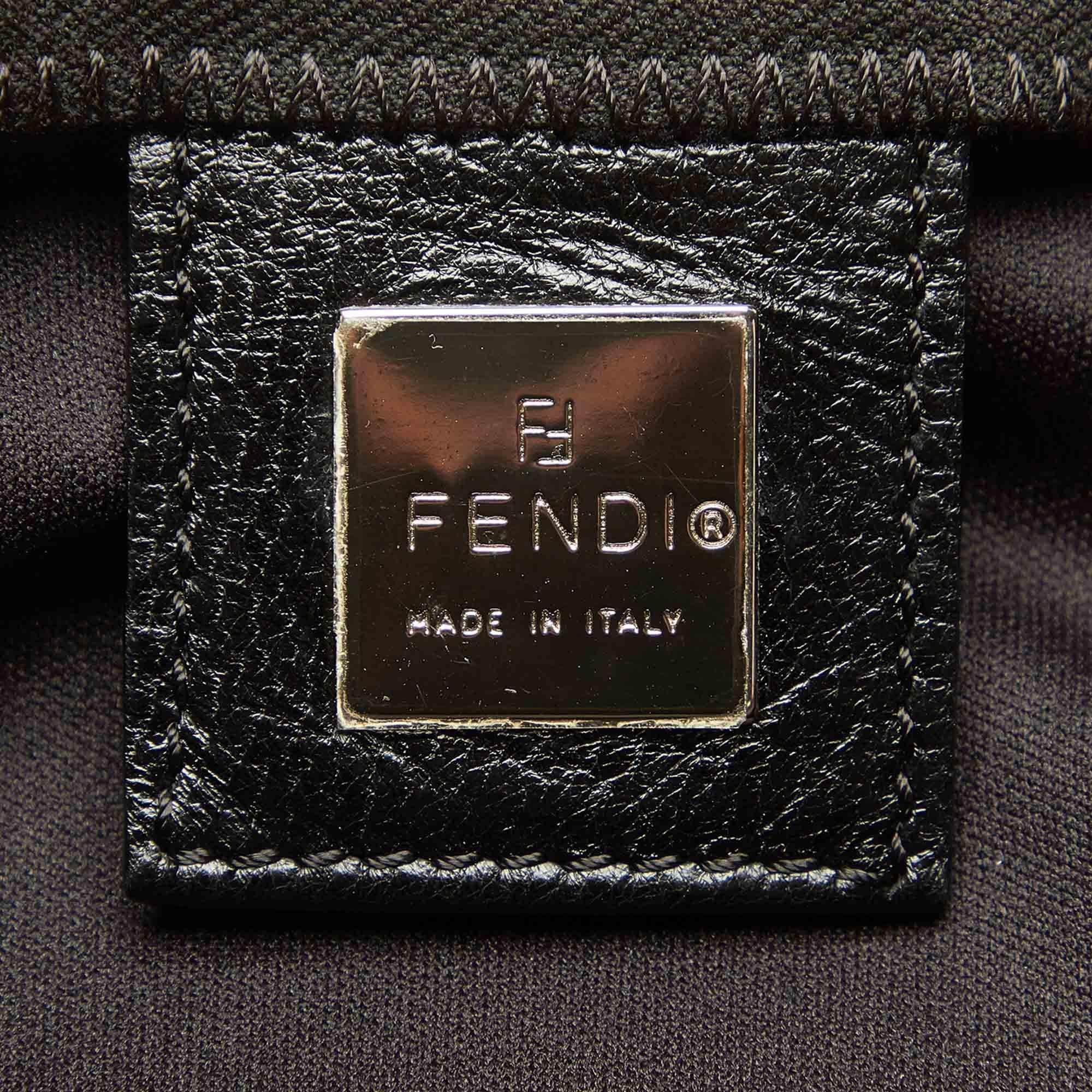 Fendi Canvas Shoulder Bag (SHG-22304)
