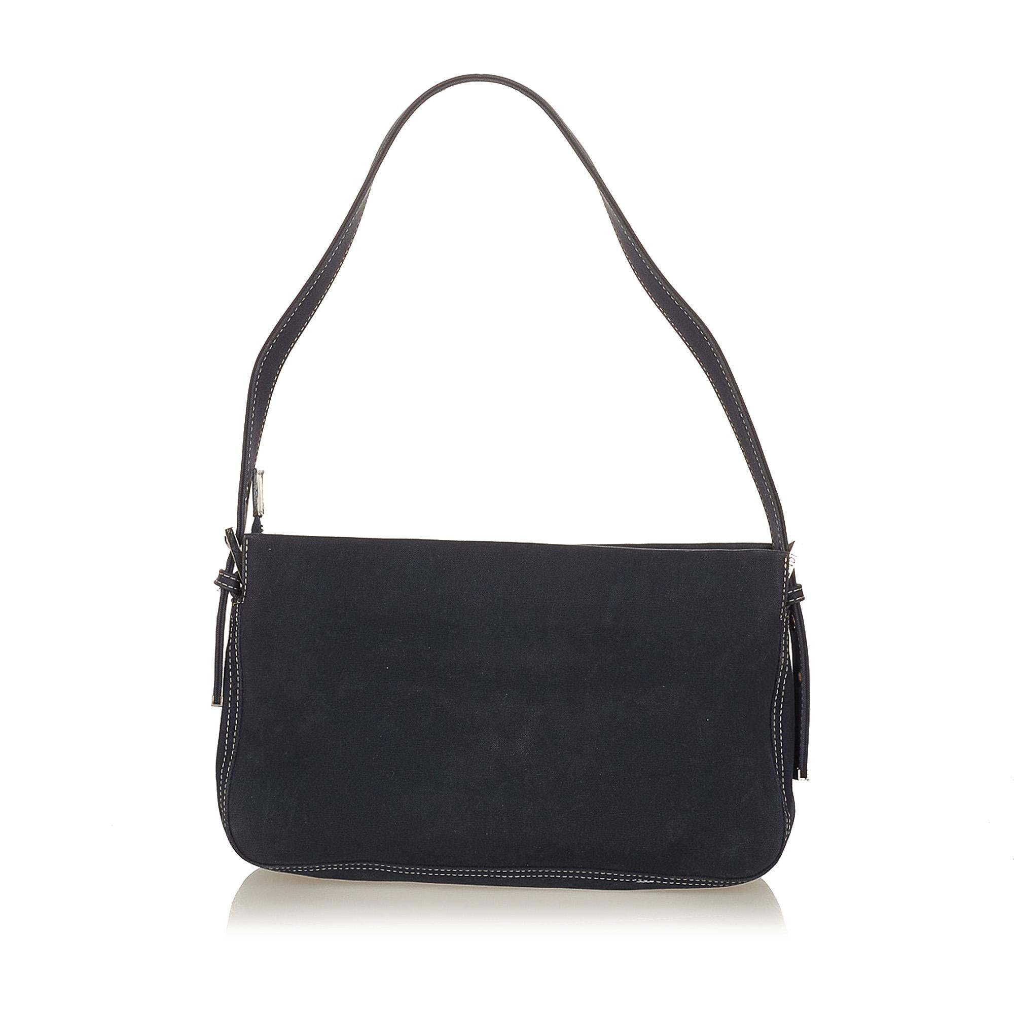 Fendi Canvas Shoulder Bag (SHG-Dfrie7)