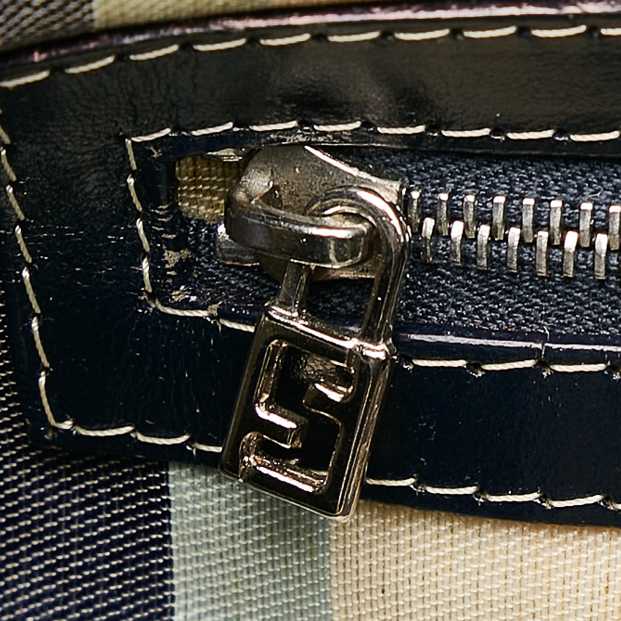 Fendi Canvas Shoulder Bag (SHG-Dfrie7)