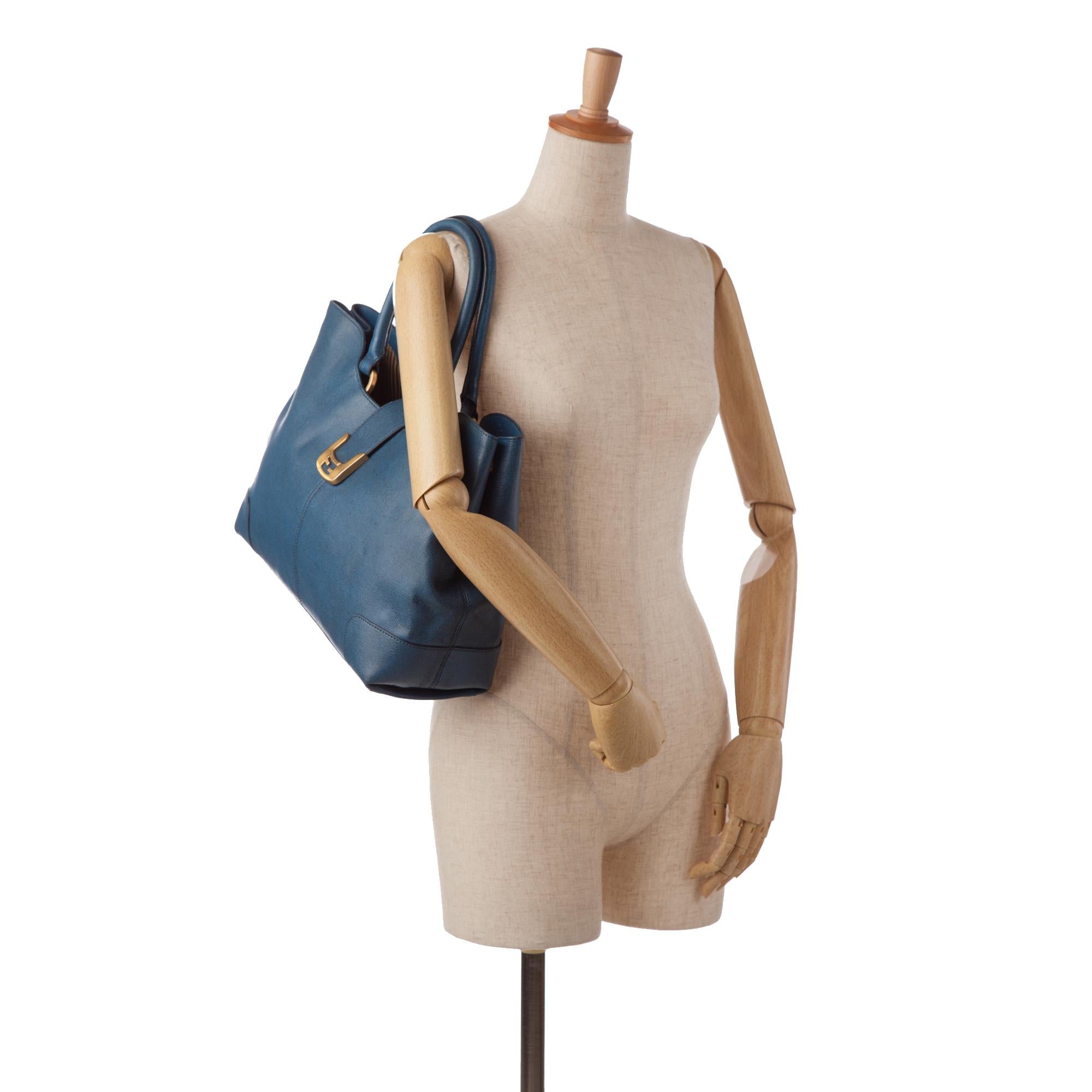 Fendi Chameleon Shopper Tote (SHG-MyDOZD)