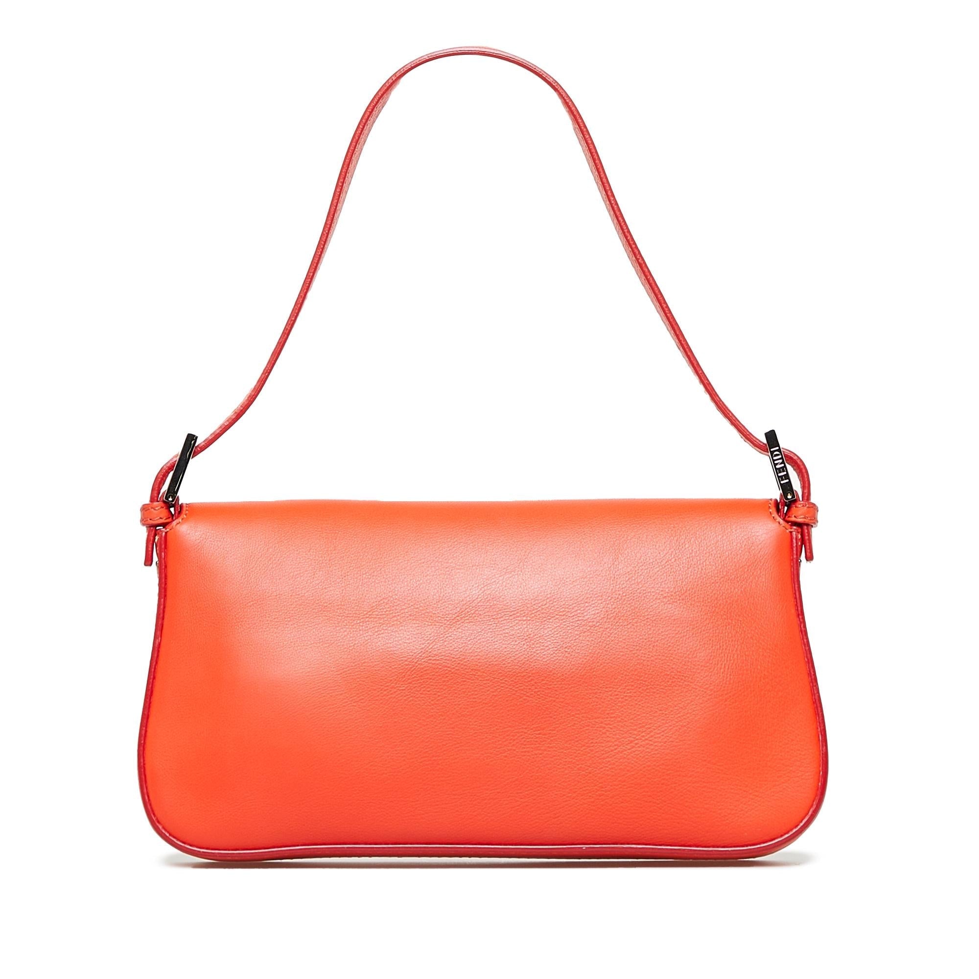 Fendi Convertible Leather Baguette (SHG-PboSvc)
