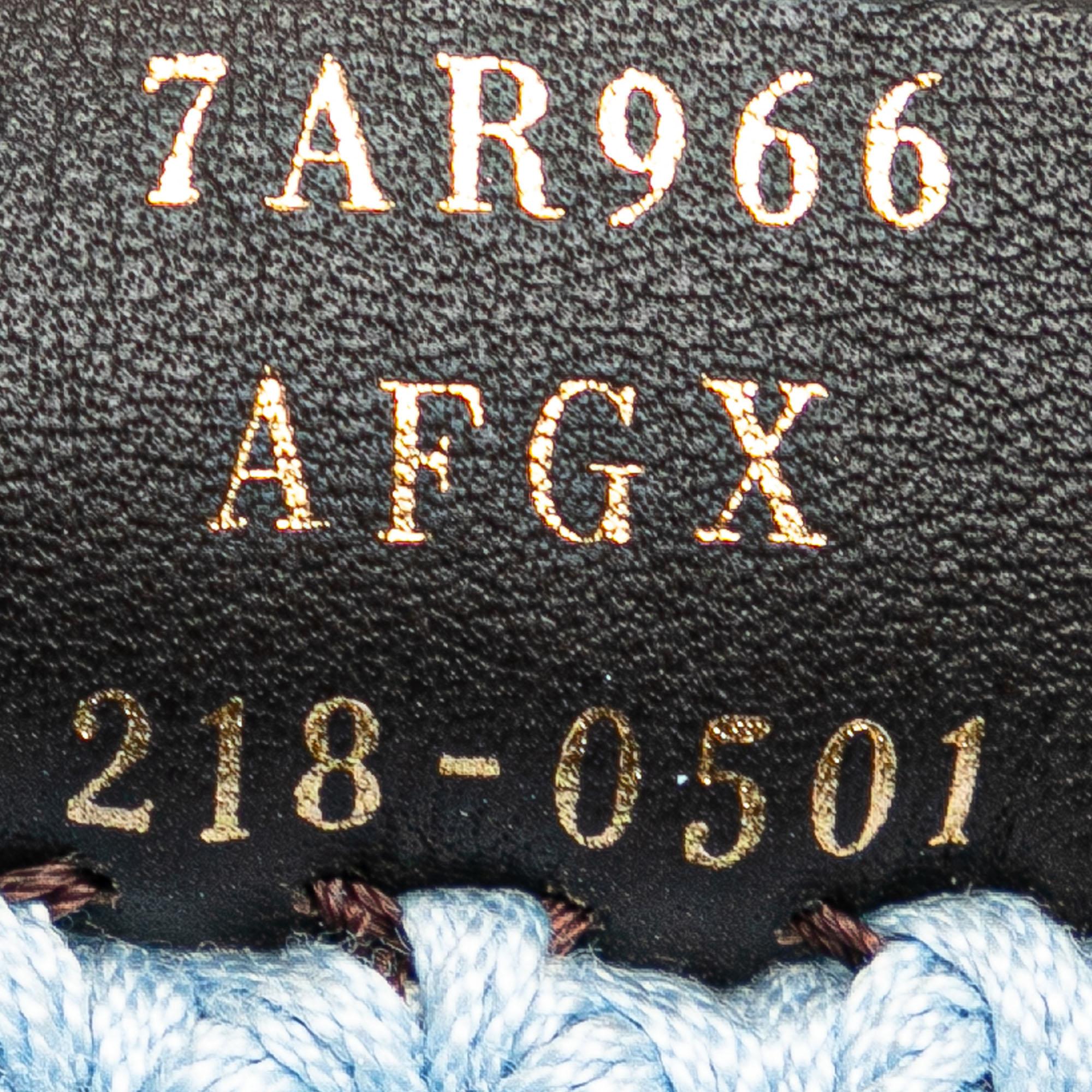Fendi Crochet Baguette Phone Bag (SHG-8RR45O)
