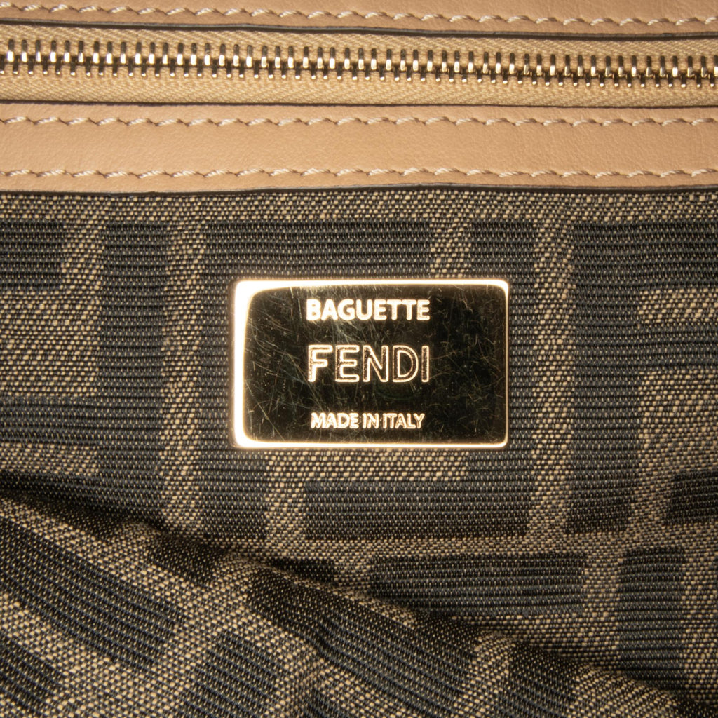 Fendi Crochet Raffia Baguette Satchel (SHG-depVYd)