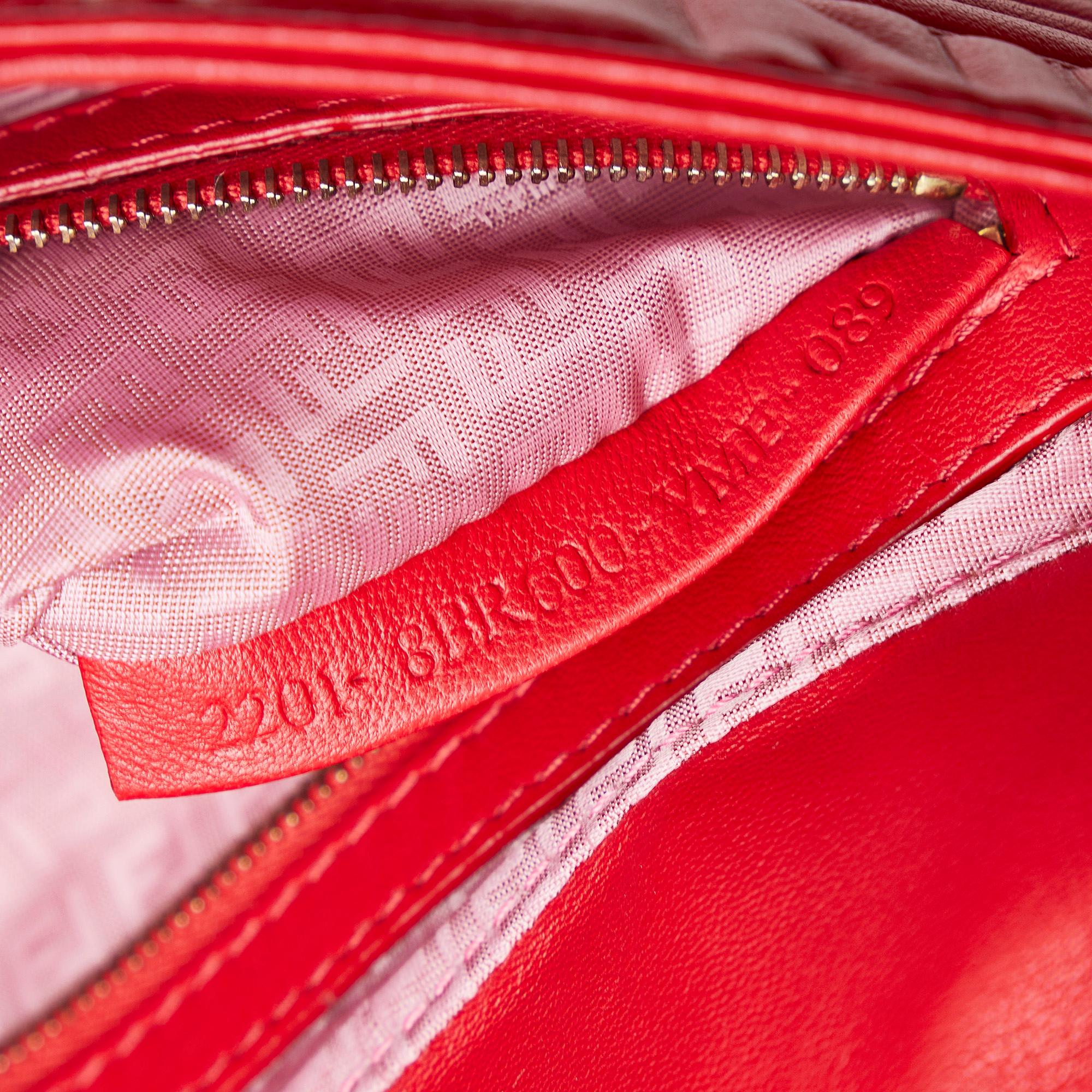 Fendi Embossed Leather Mamma Baguette (SHG-MZAgAO)