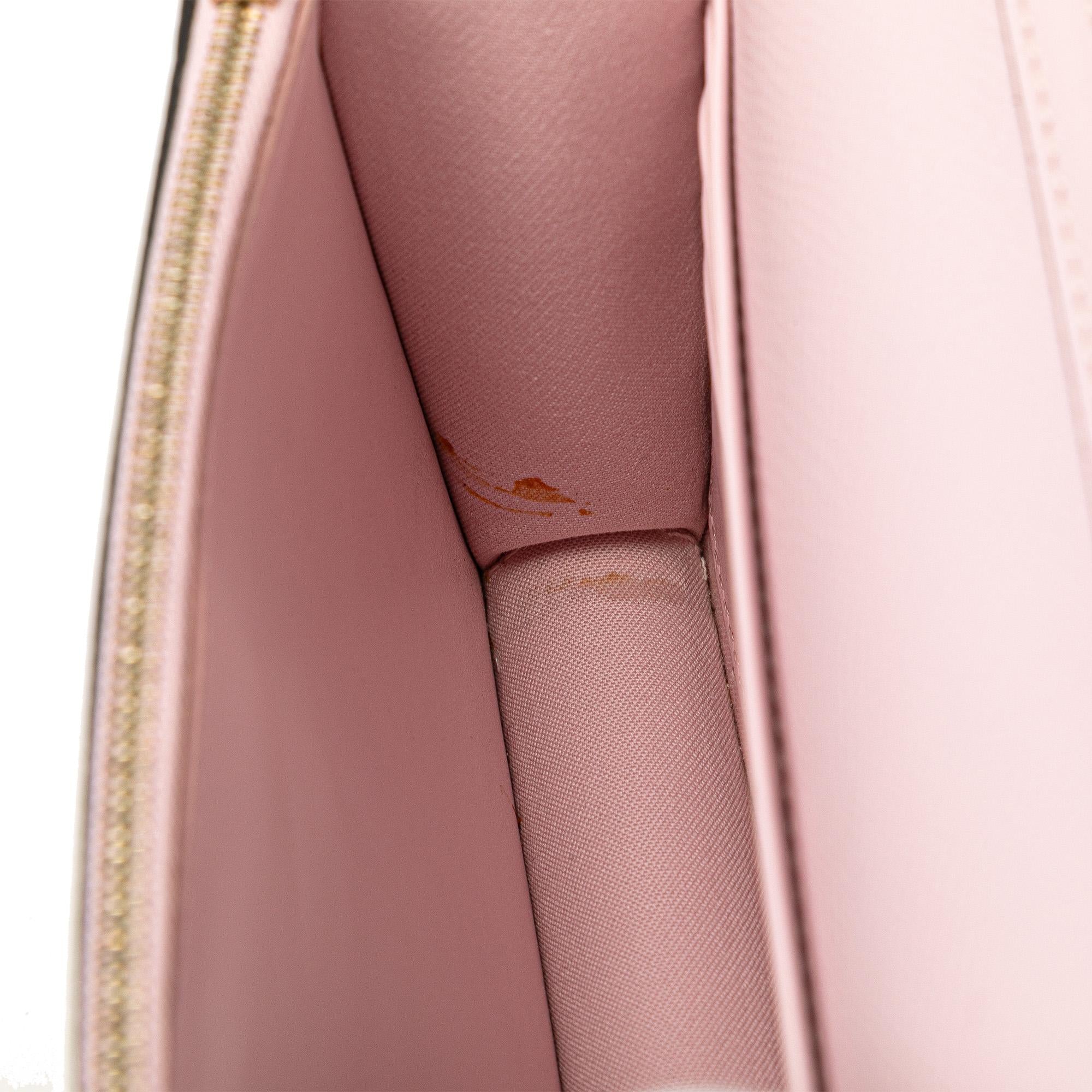 Fendi F is Fendi Envelope Wallet on Chain (SHG-wgS0y6)