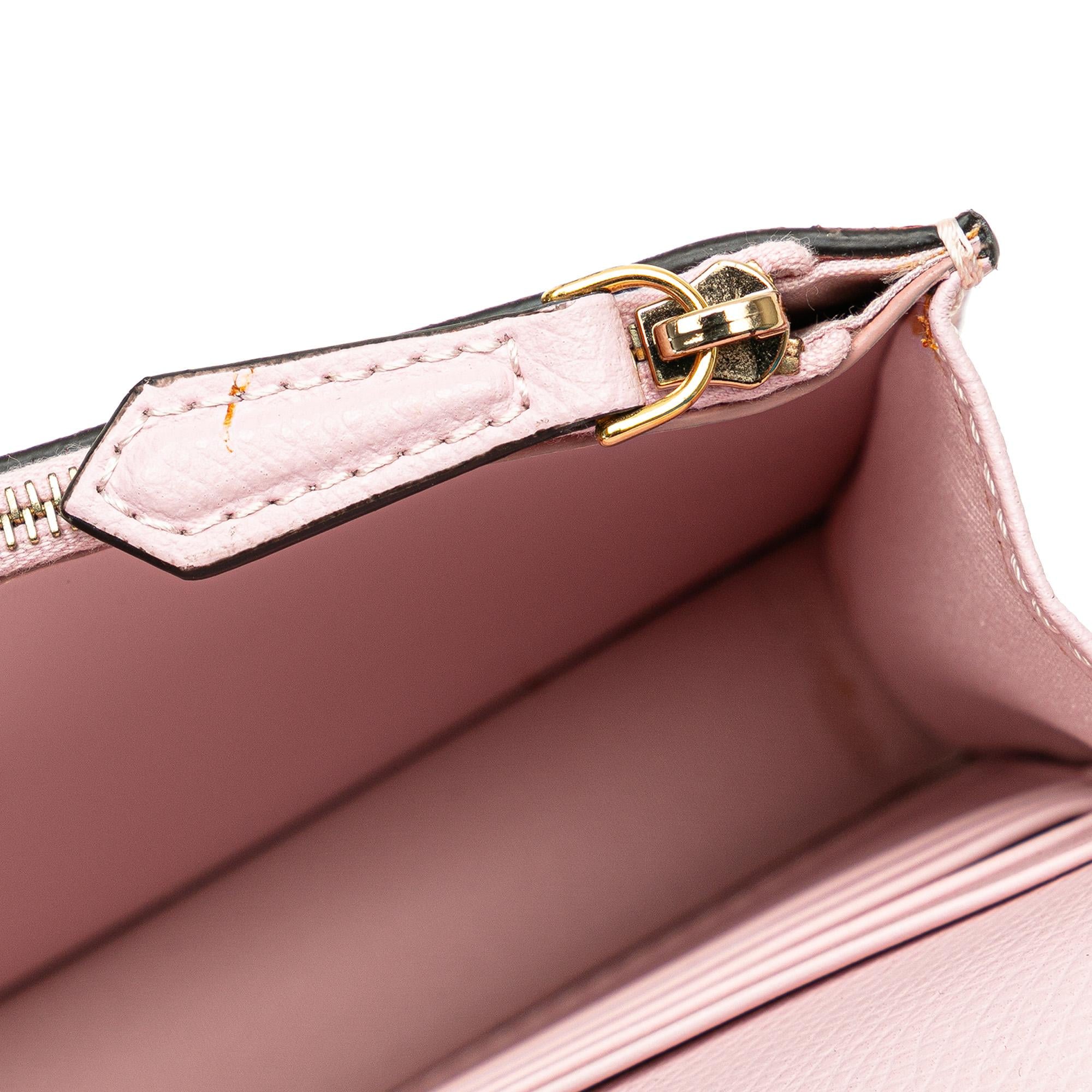Fendi F is Fendi Envelope Wallet on Chain (SHG-wgS0y6)