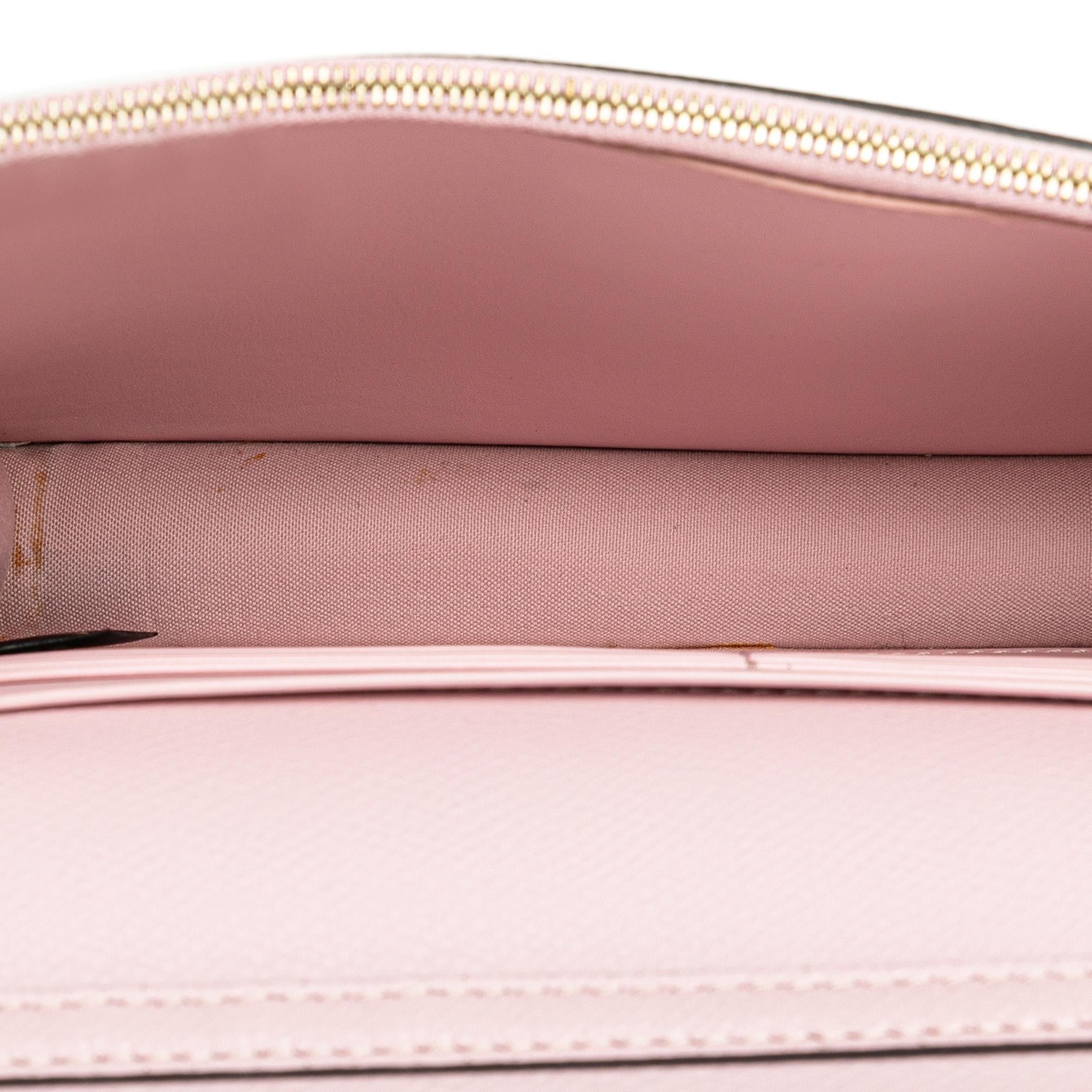 Fendi F is Fendi Envelope Wallet on Chain (SHG-wgS0y6)
