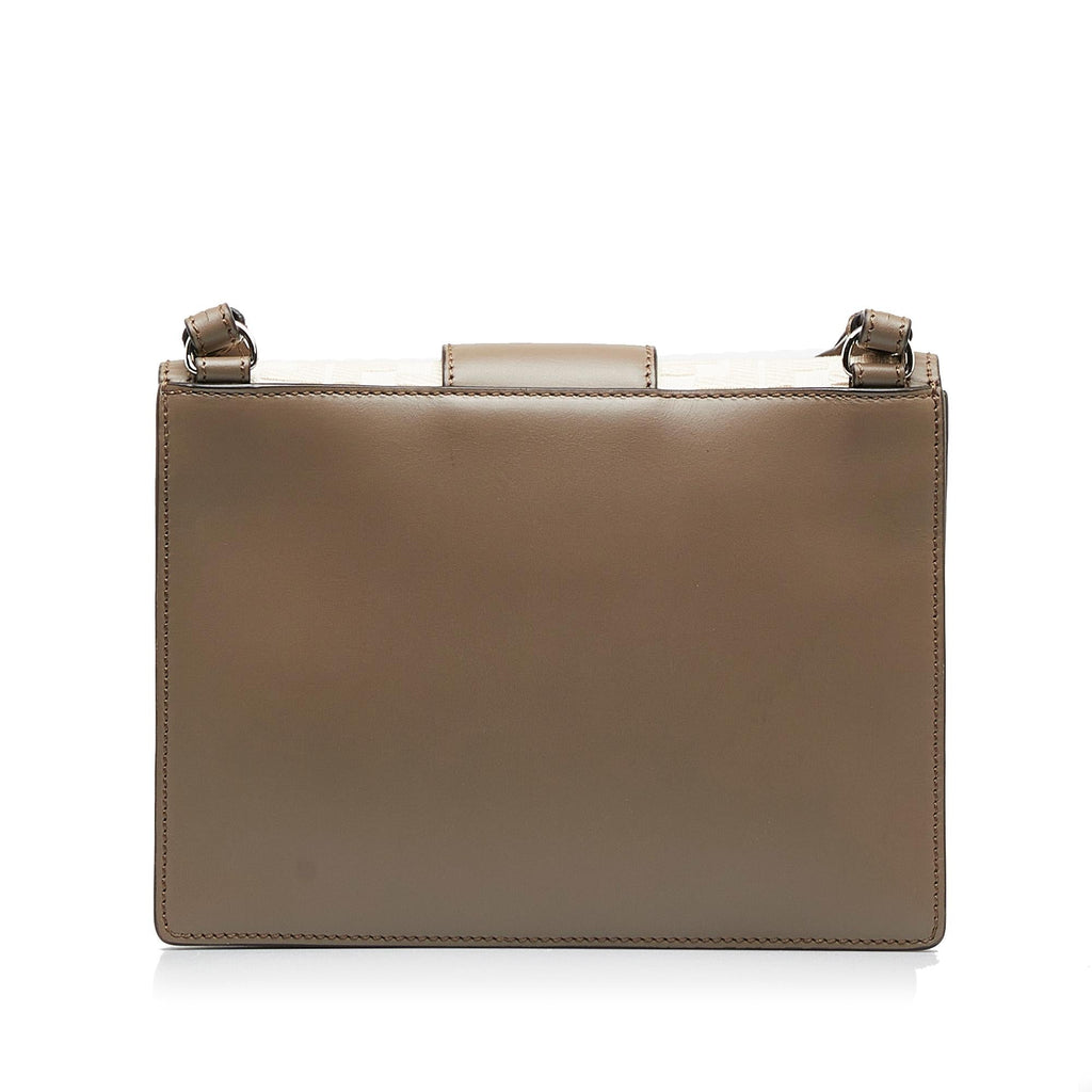 Fendi FF 1974 Flat Baguette (SHG-FavYJo)