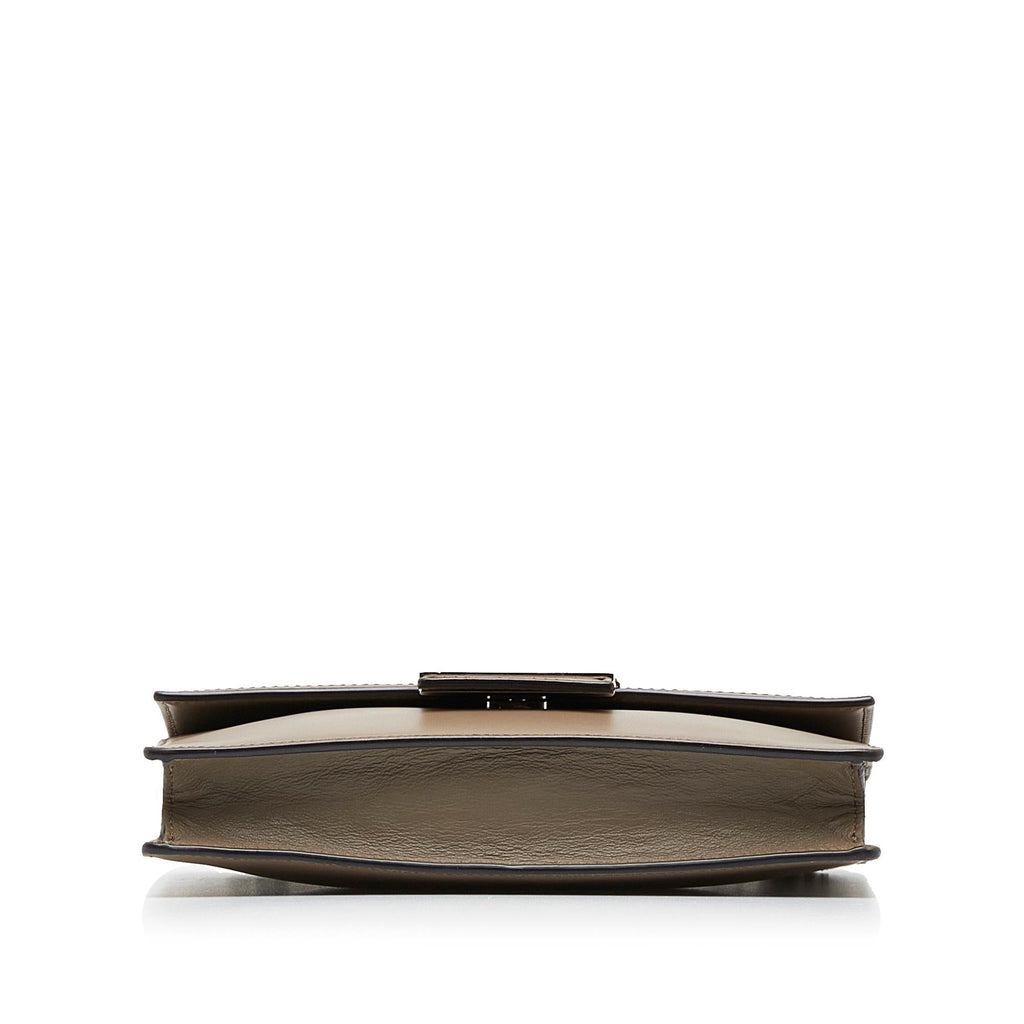 Fendi FF 1974 Flat Baguette (SHG-FavYJo)