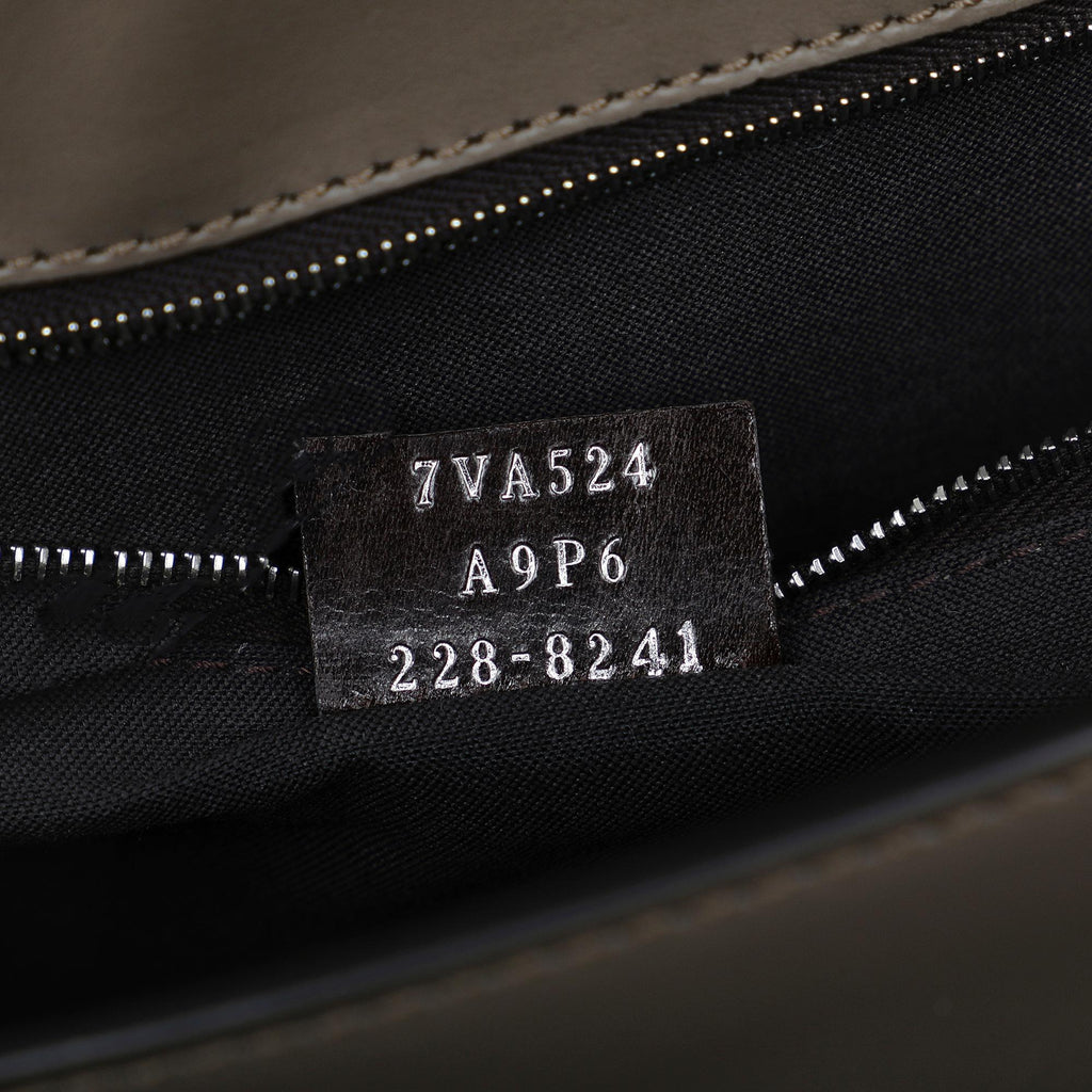 Fendi FF 1974 Flat Baguette (SHG-FavYJo)