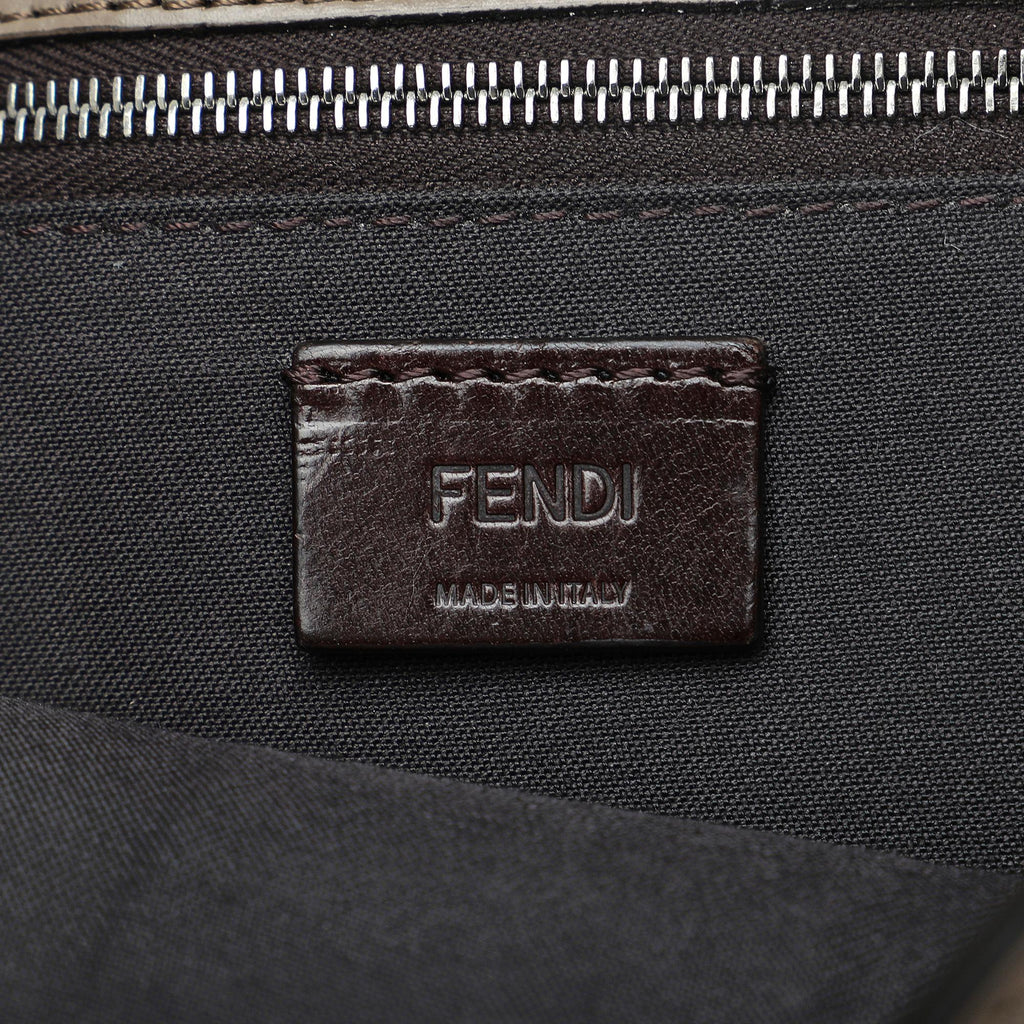 Fendi FF 1974 Flat Baguette (SHG-FavYJo)