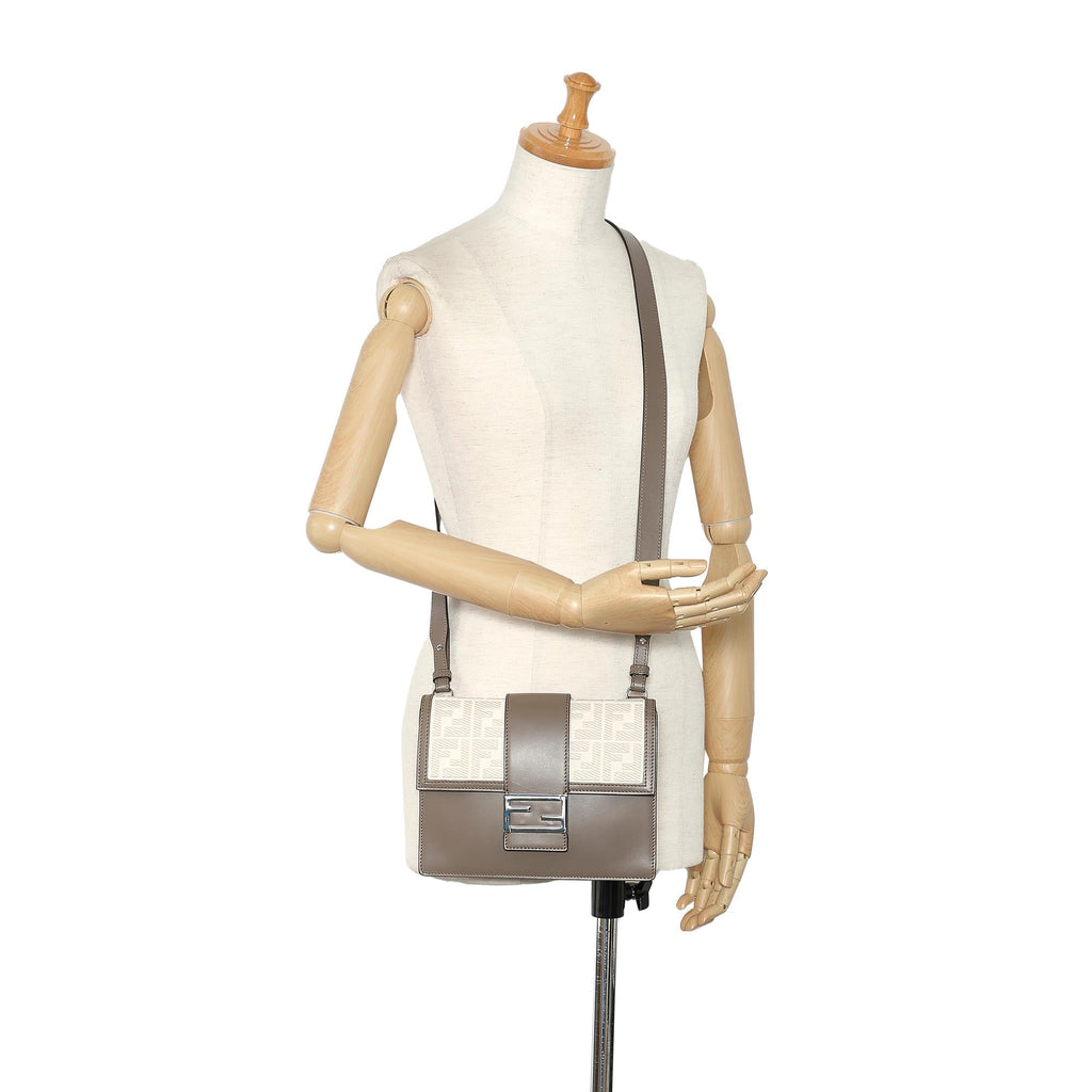 Fendi FF 1974 Flat Baguette (SHG-FavYJo)