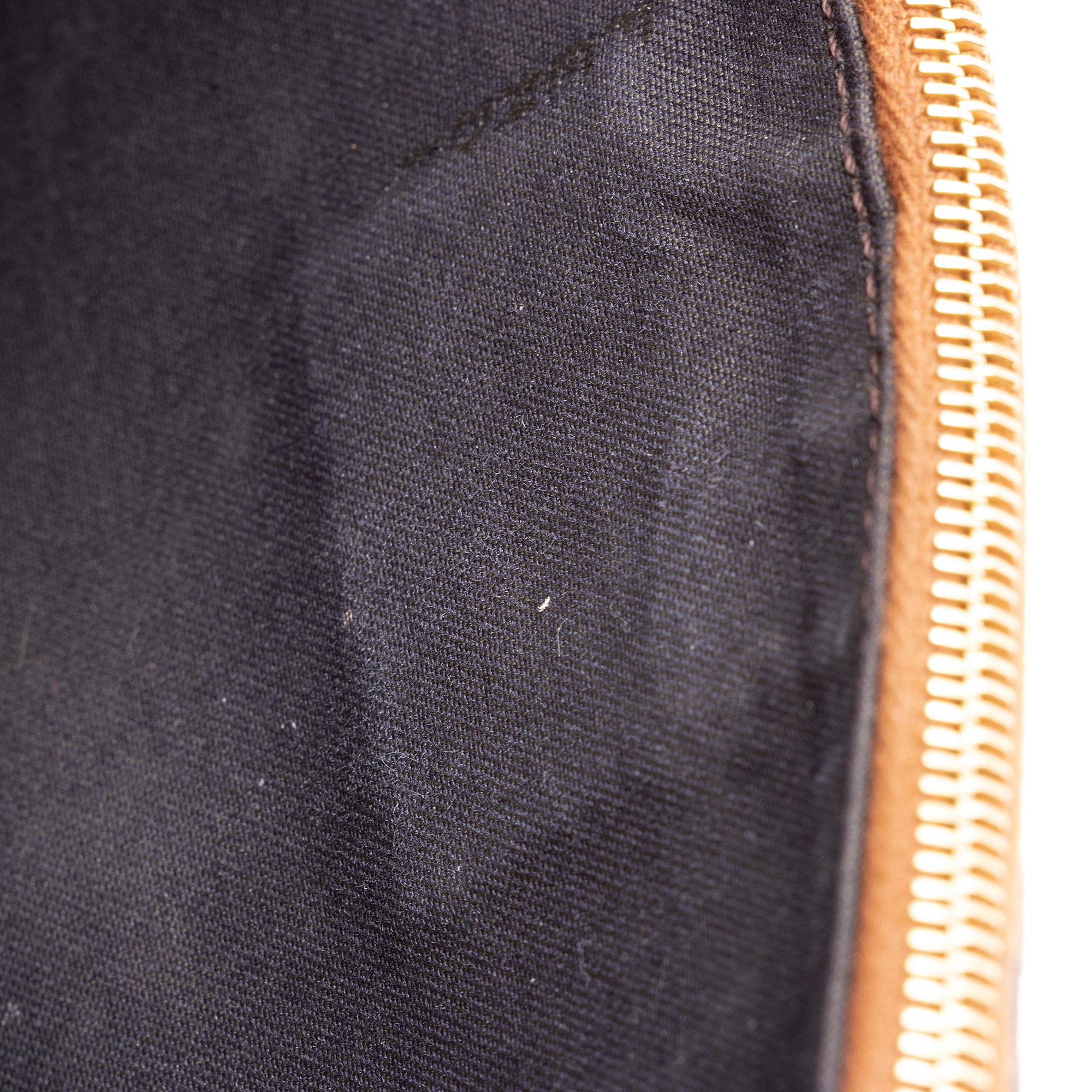 Fendi FF Embossed 1974 Wallet On Chain (SHF-ZSVAwL)