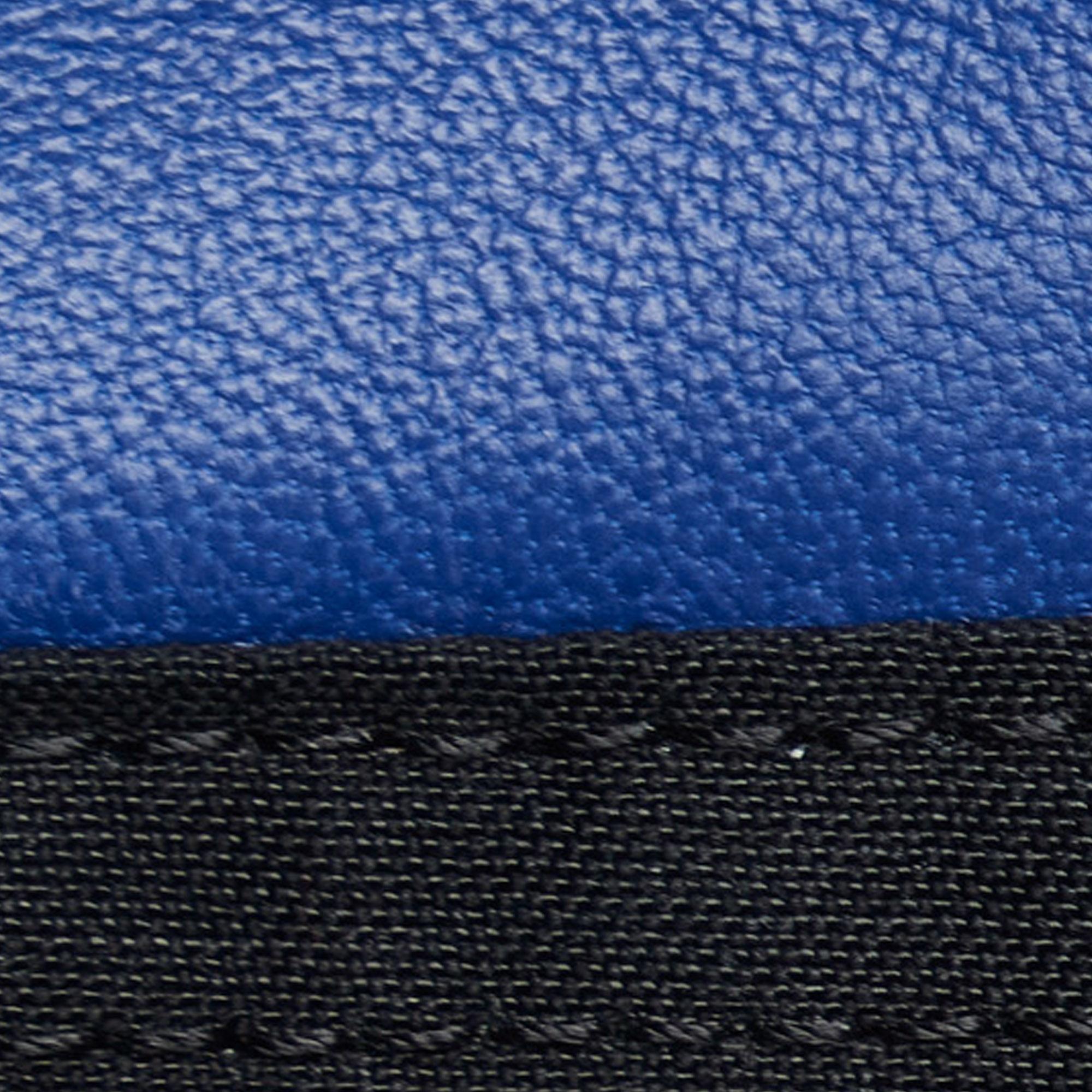 Fendi FF Embossed Baguette (SHG-pXFYHQ)