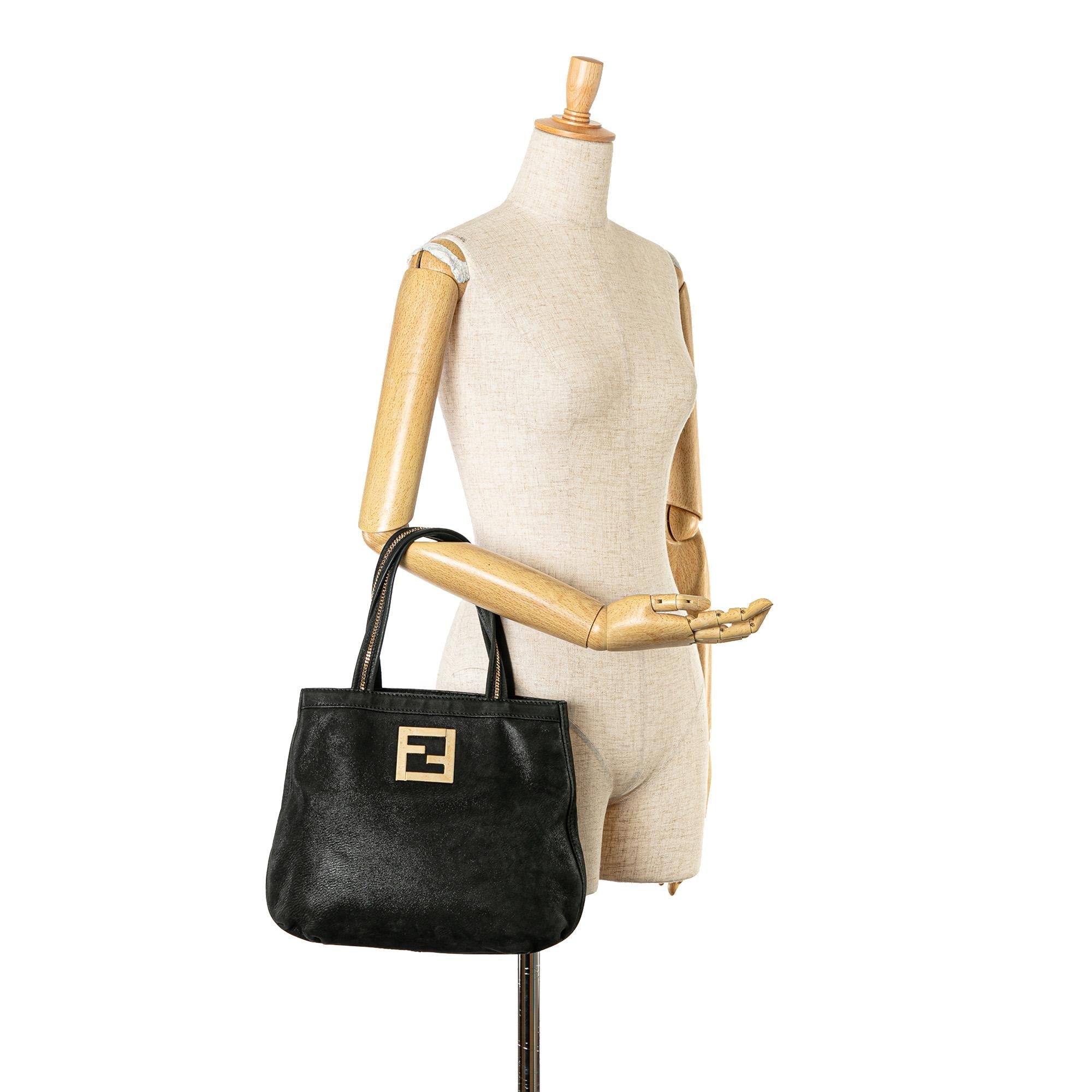 Fendi FF Nubuck Chains Tote (SHG-VW1jCB)