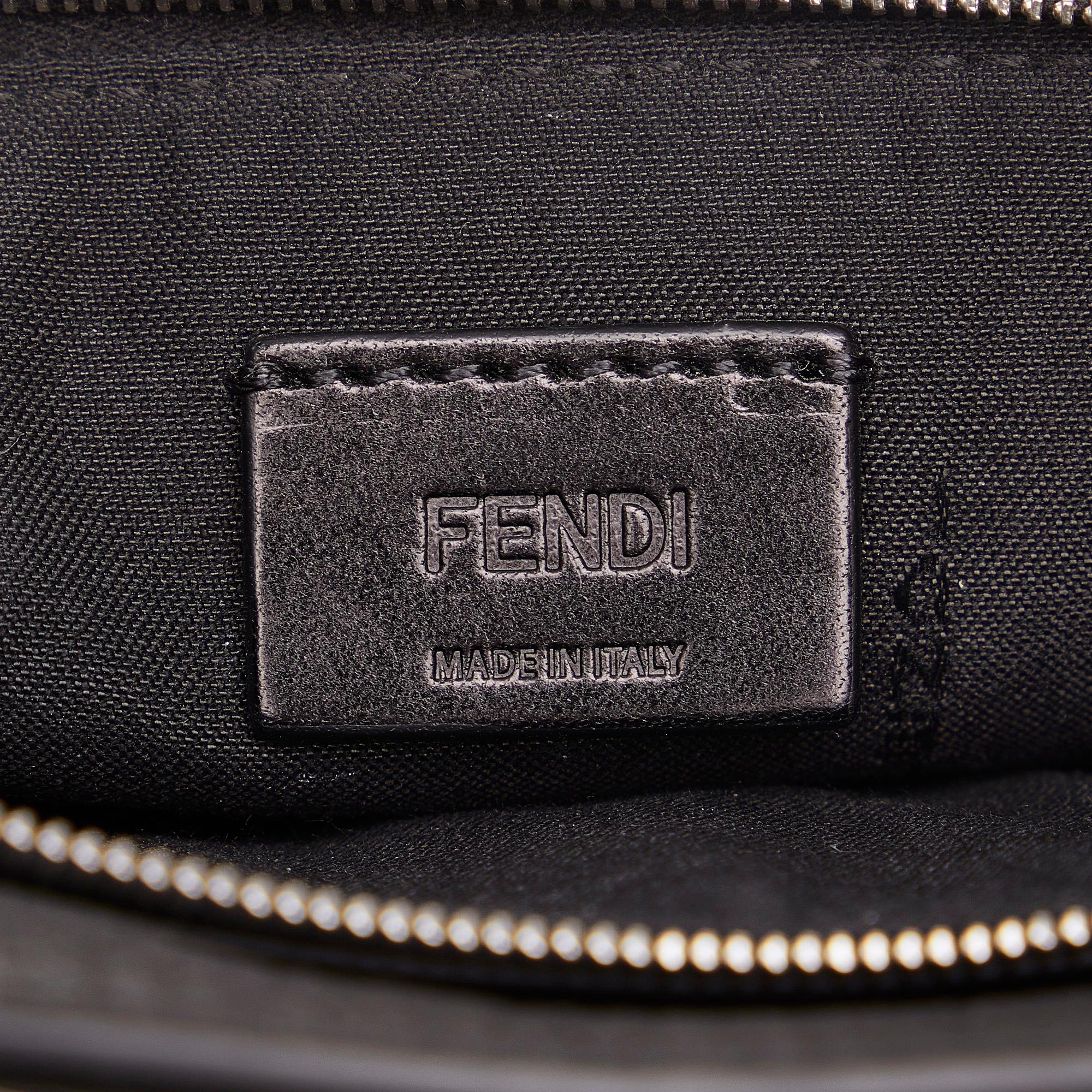 Fendi Flat Pouch Leather Crossbody (SHG-ezFVMK)