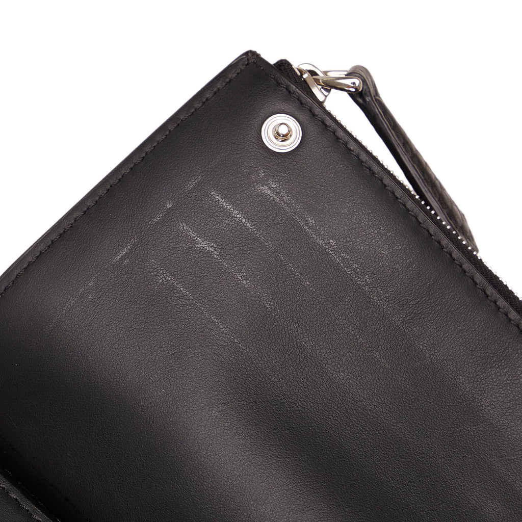 Fendi Flat Pouch Leather Crossbody (SHG-ezFVMK)