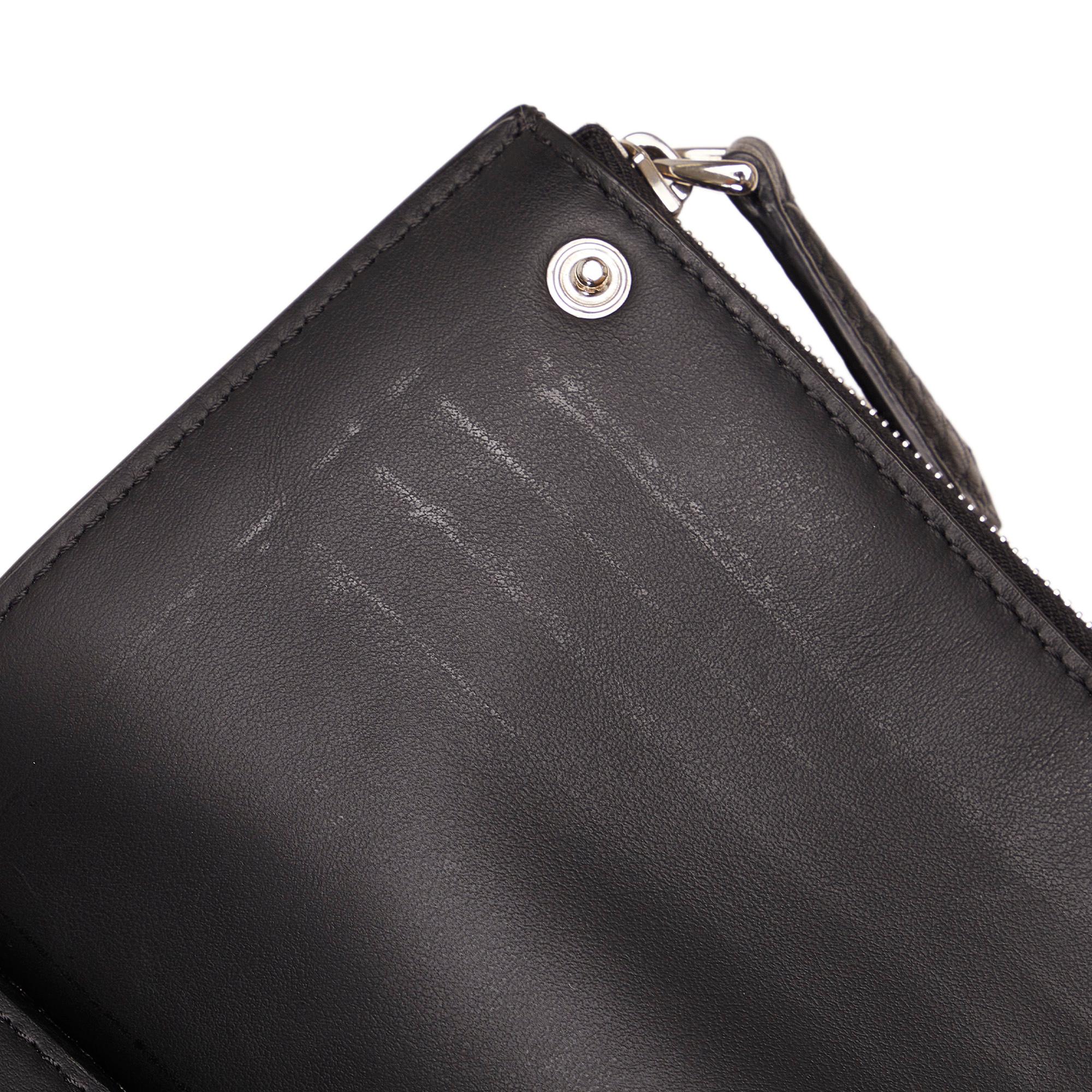 Fendi Flat Pouch Leather Crossbody (SHG-ezFVMK)