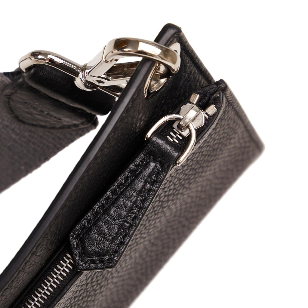 Fendi Flat Pouch Leather Crossbody (SHG-ezFVMK)