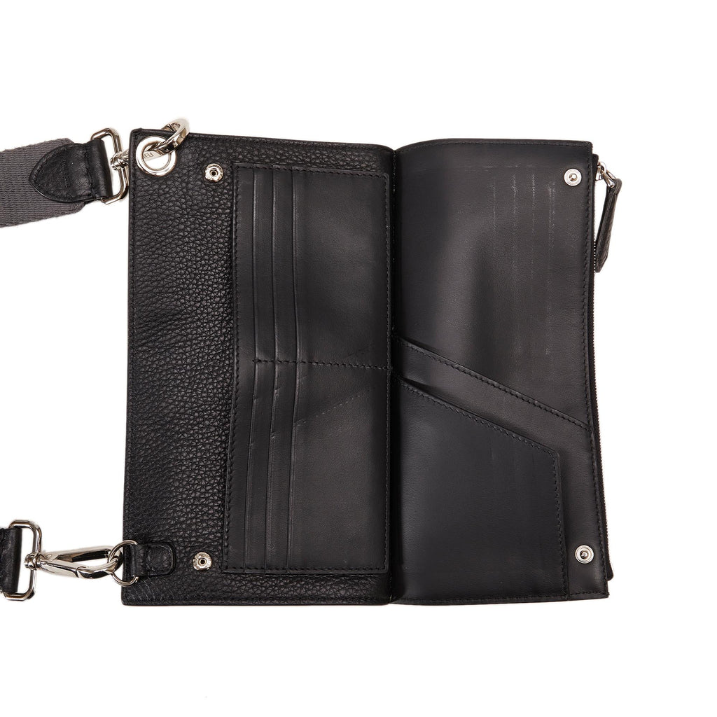 Fendi Flat Pouch Leather Crossbody (SHG-ezFVMK)