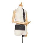 Fendi Flat Pouch Leather Crossbody (SHG-ezFVMK)