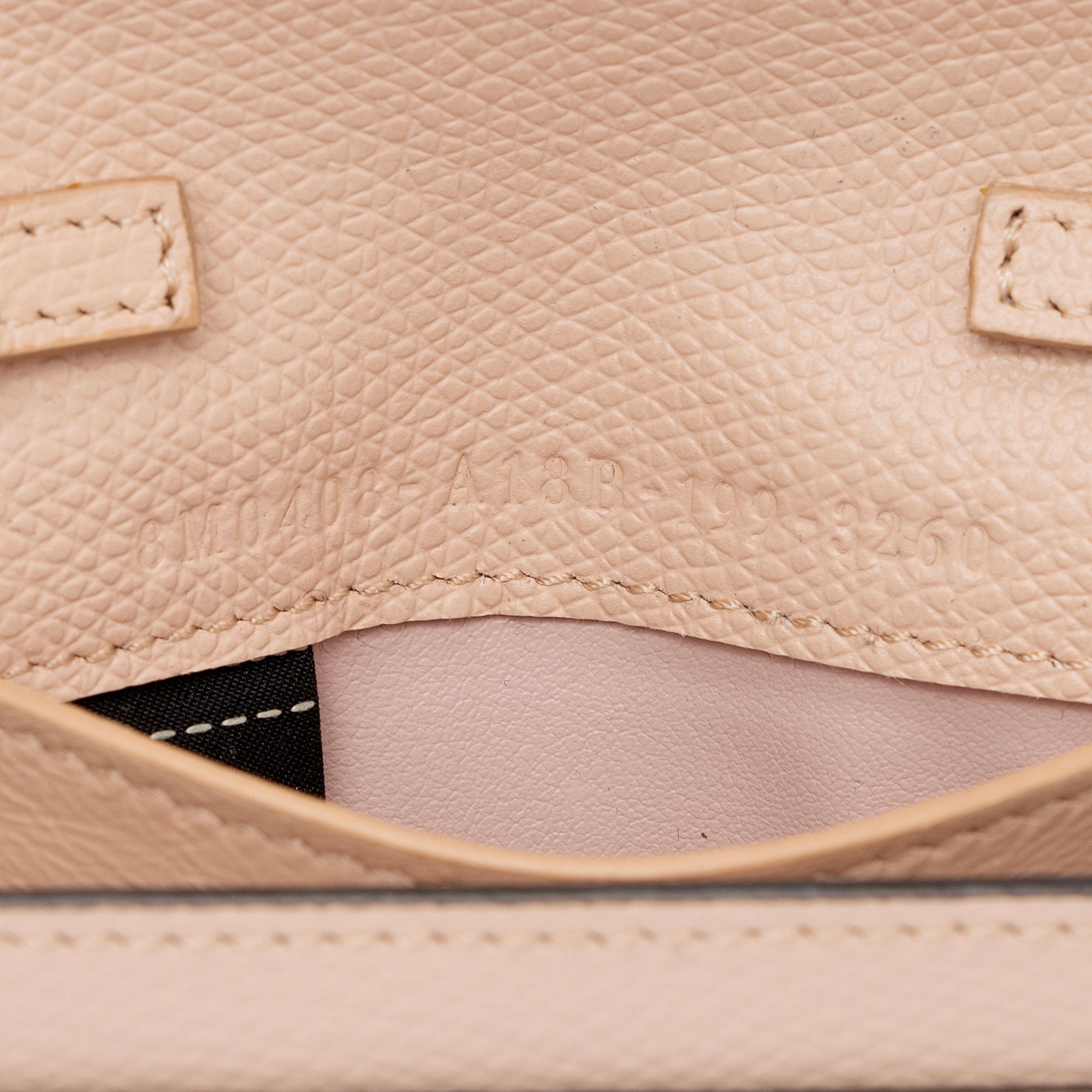 Fendi Grained Calfskin F is Fendi Wallet on Chain Bag (SHF-uQqCOO)