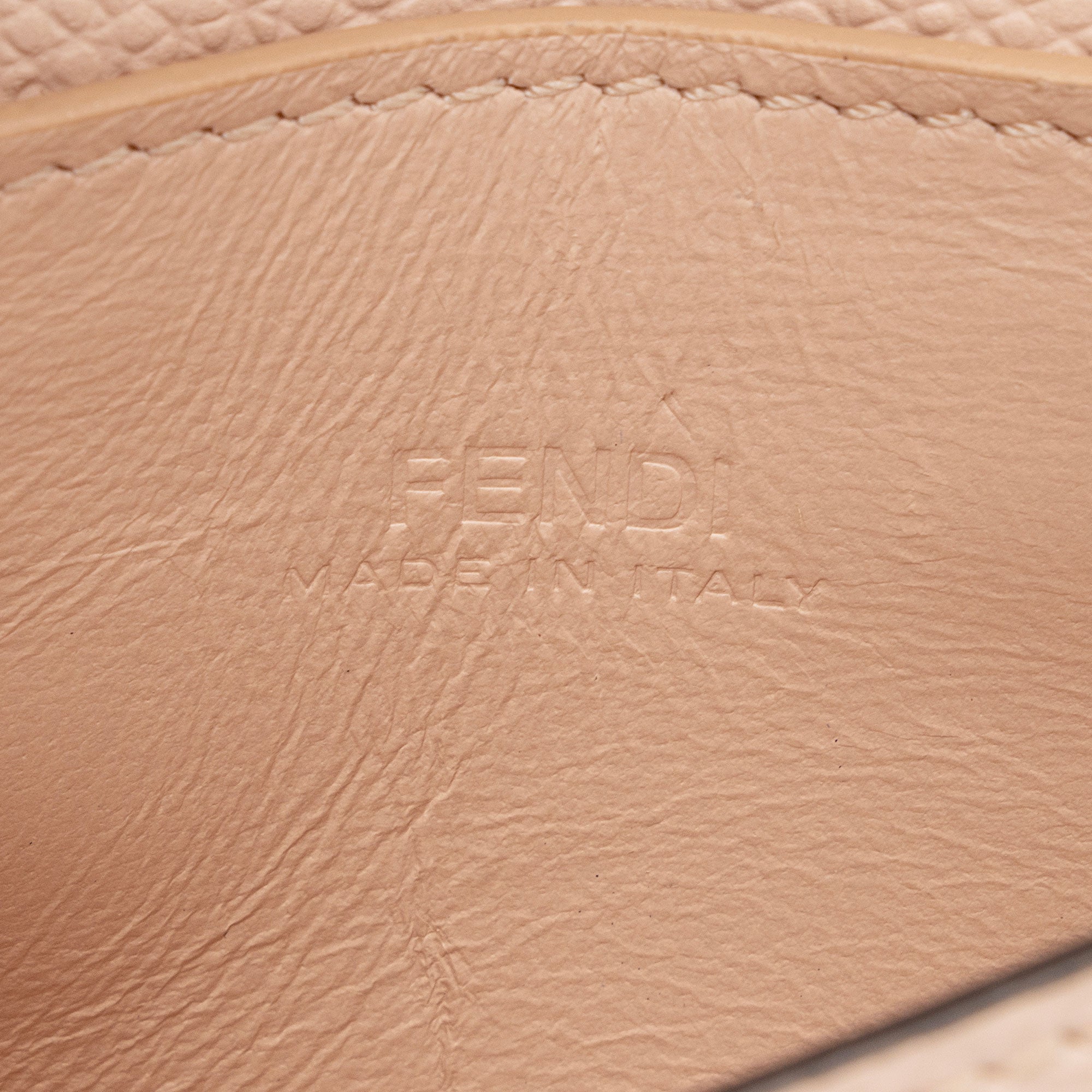 Fendi Grained Calfskin F is Fendi Wallet on Chain Bag (SHF-uQqCOO)