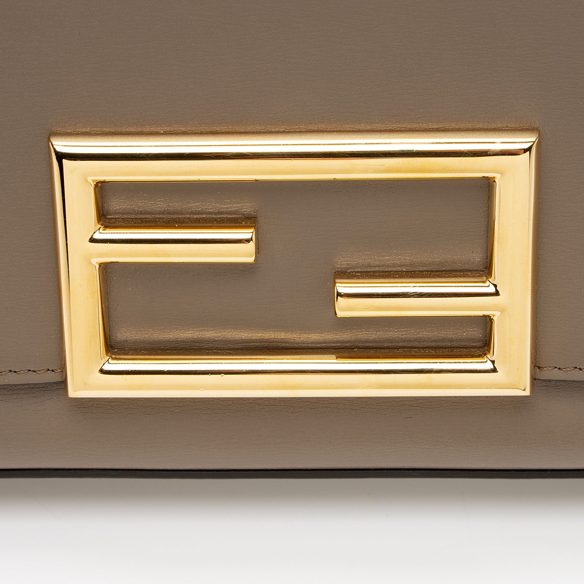 Fendi Lambskin Baguette Wallet on Chain (SHF-Jcp7JZ)