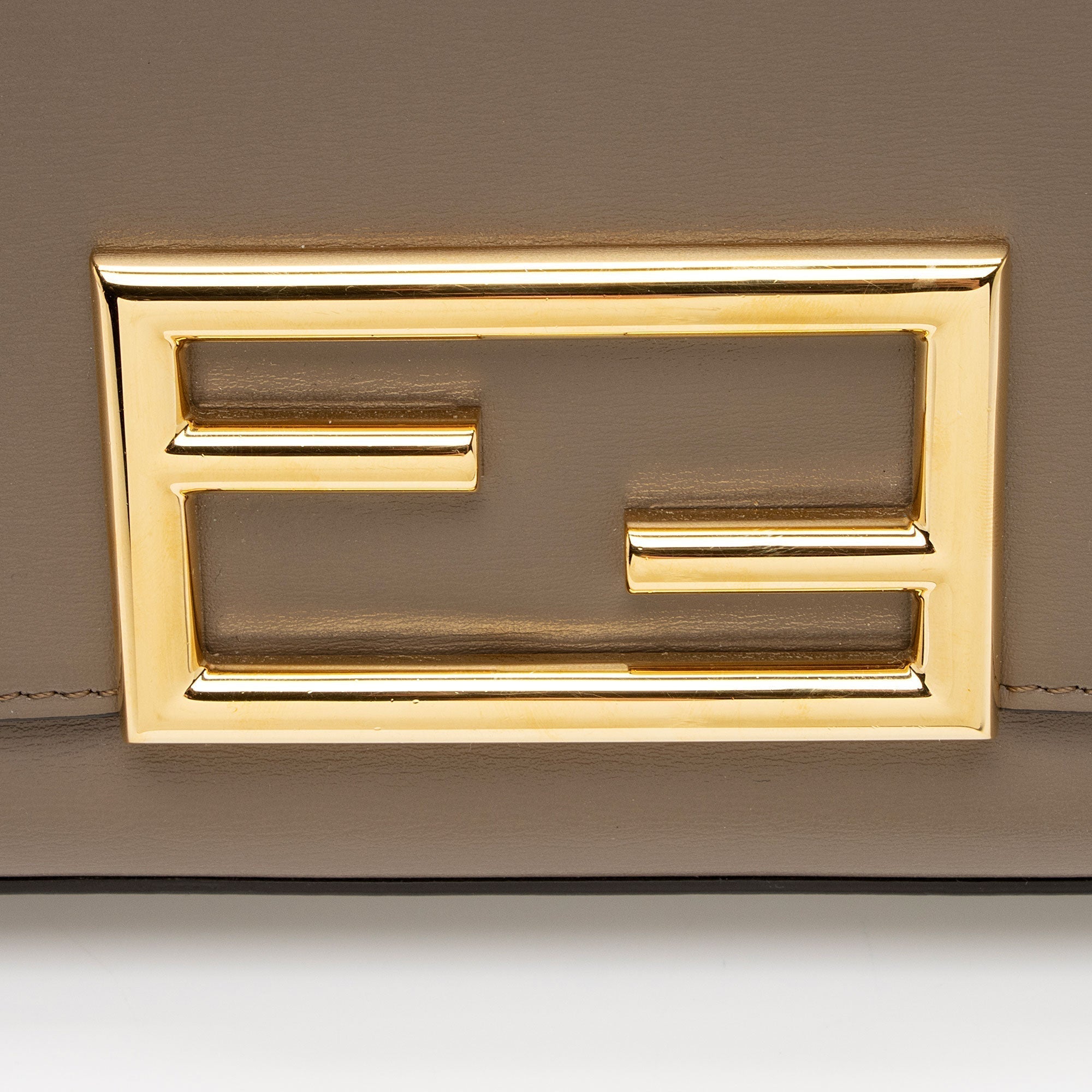 Fendi Lambskin Baguette Wallet on Chain (SHF-Jcp7JZ)