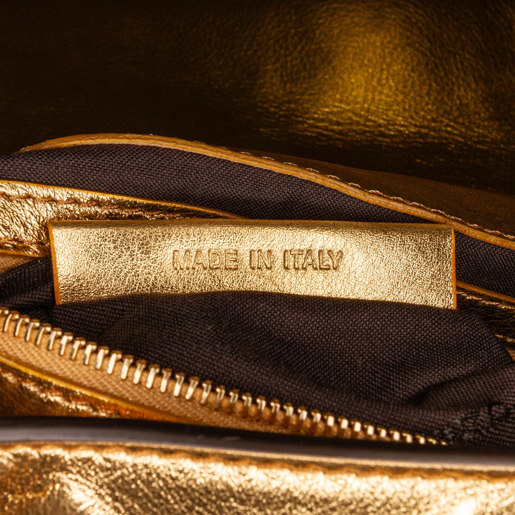 Fendi Large Embossed Zucca Baguette (SHG-ZcKJ66)