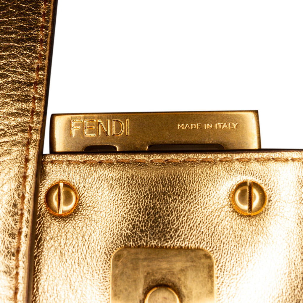 Fendi Large Embossed Zucca Baguette (SHG-ZcKJ66)