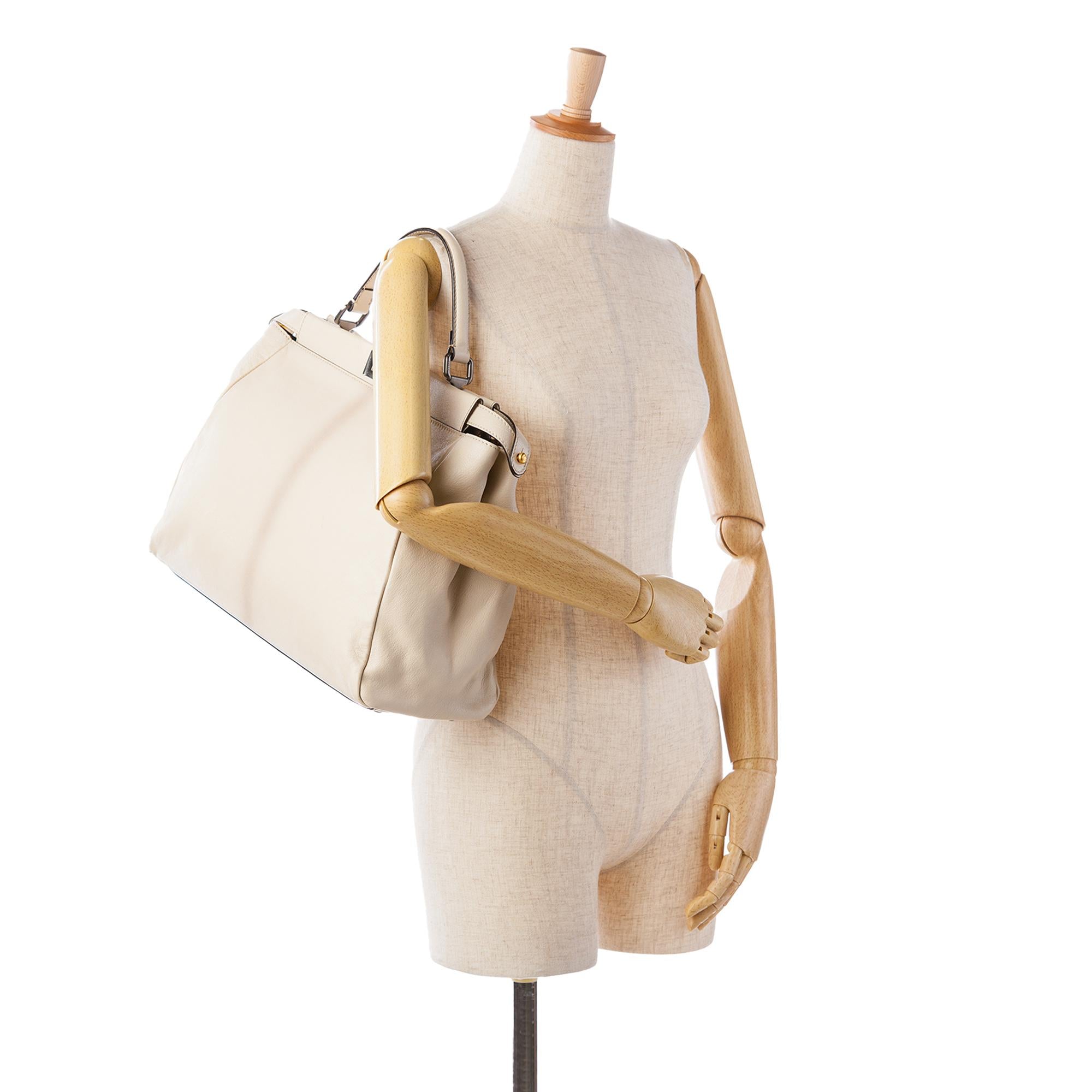 Fendi Large Leather Peekaboo (SHG-h04U5U)