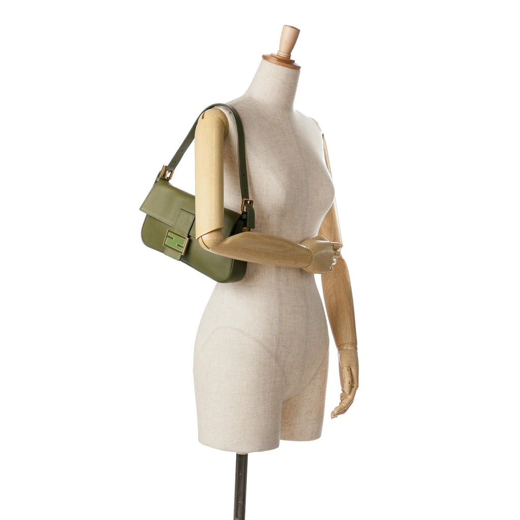 Fendi Leather Baguette Crossbody (SHG-ZNxLQ5)