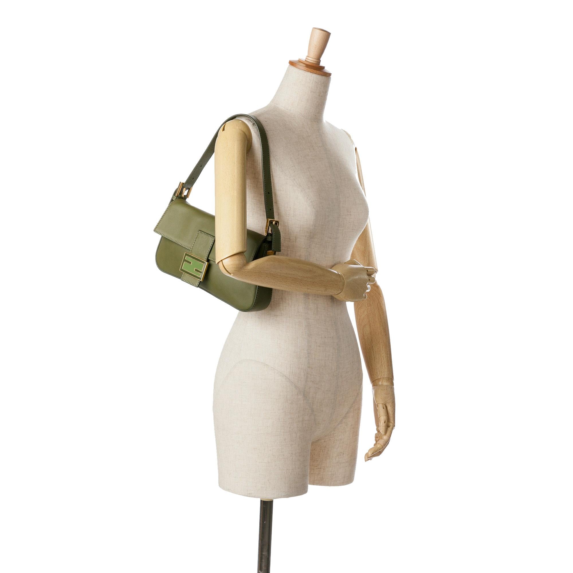 Fendi Leather Baguette Crossbody (SHG-ZNxLQ5)