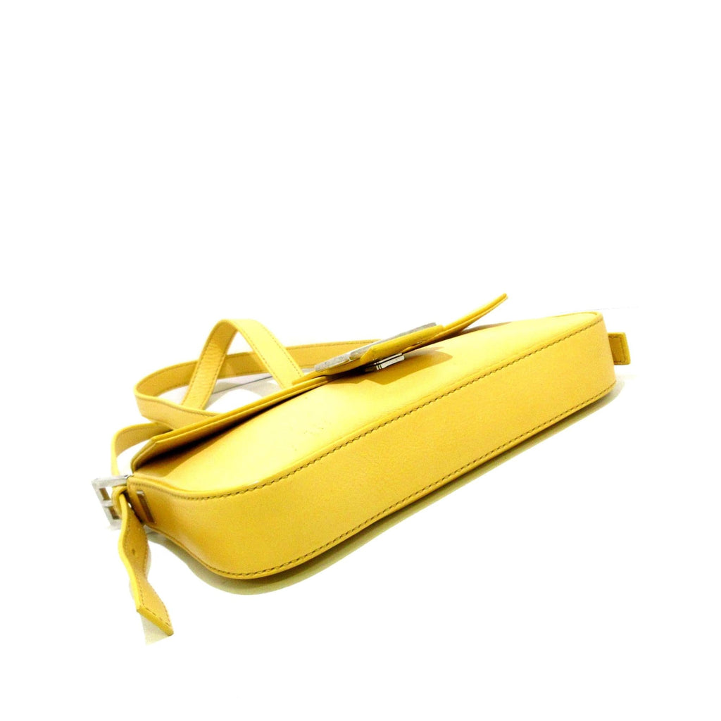 Fendi Leather Baguette with Interchangeable Strap (SHG-ewzoUI)