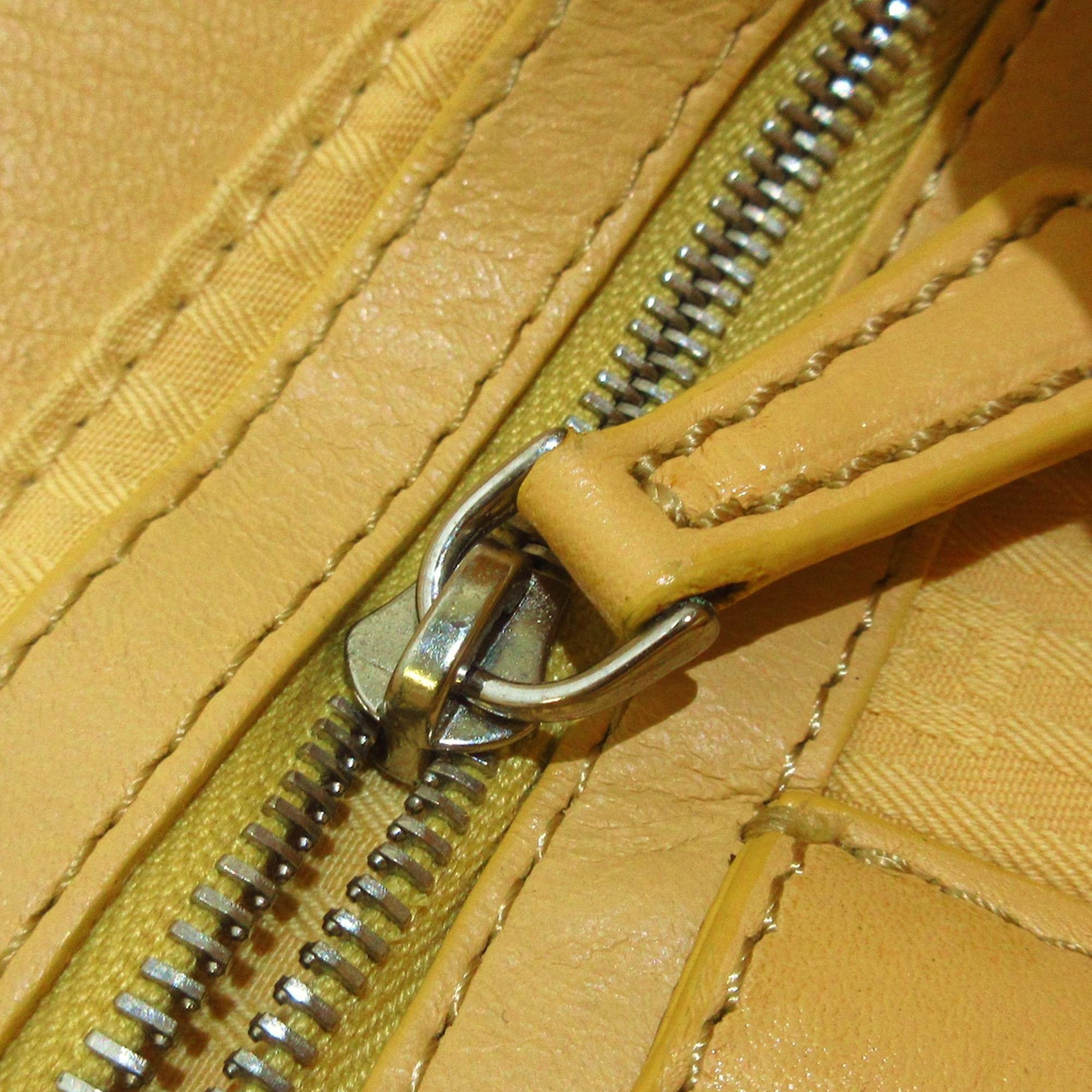 Fendi Leather Baguette with Interchangeable Strap (SHG-ewzoUI)