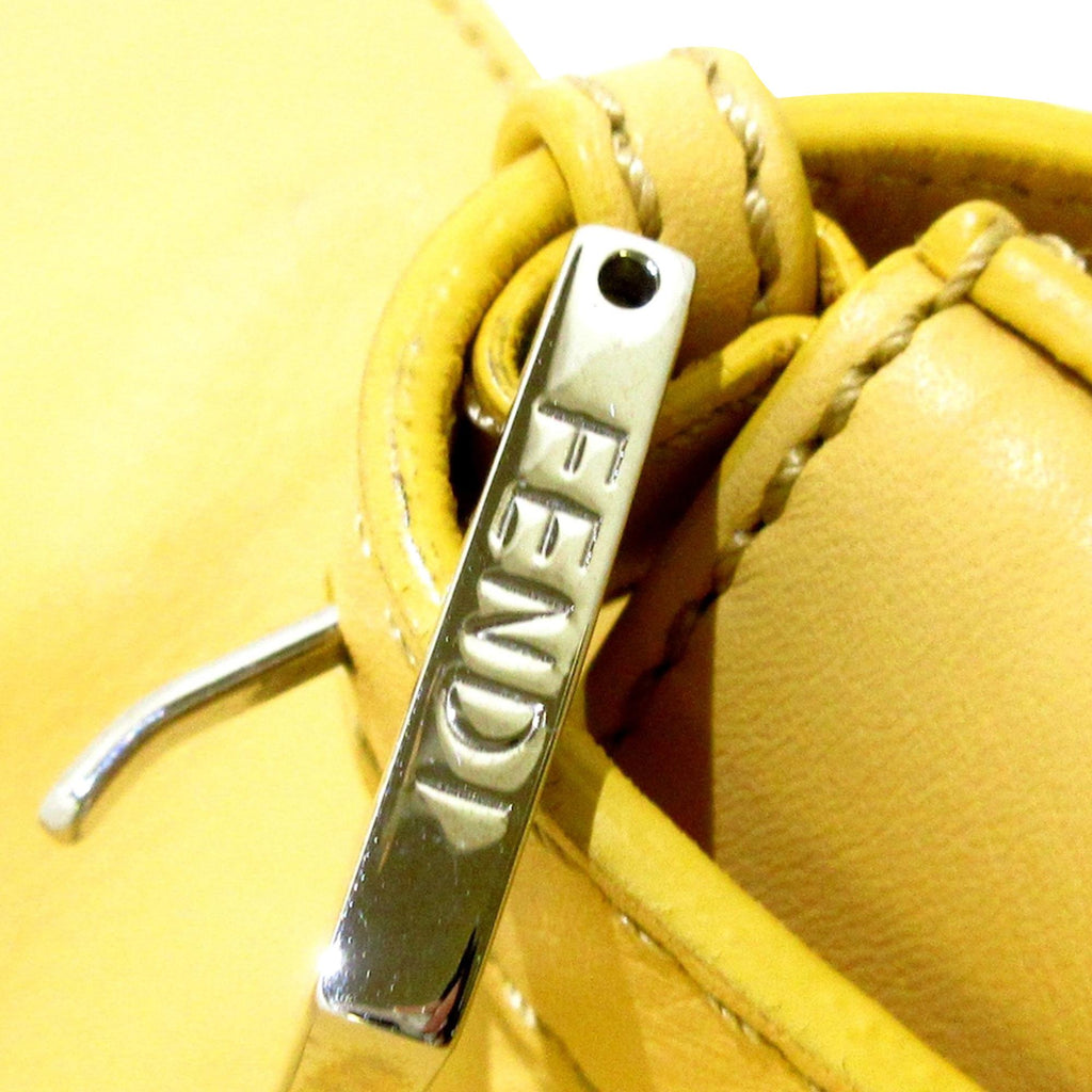 Fendi Leather Baguette with Interchangeable Strap (SHG-ewzoUI)