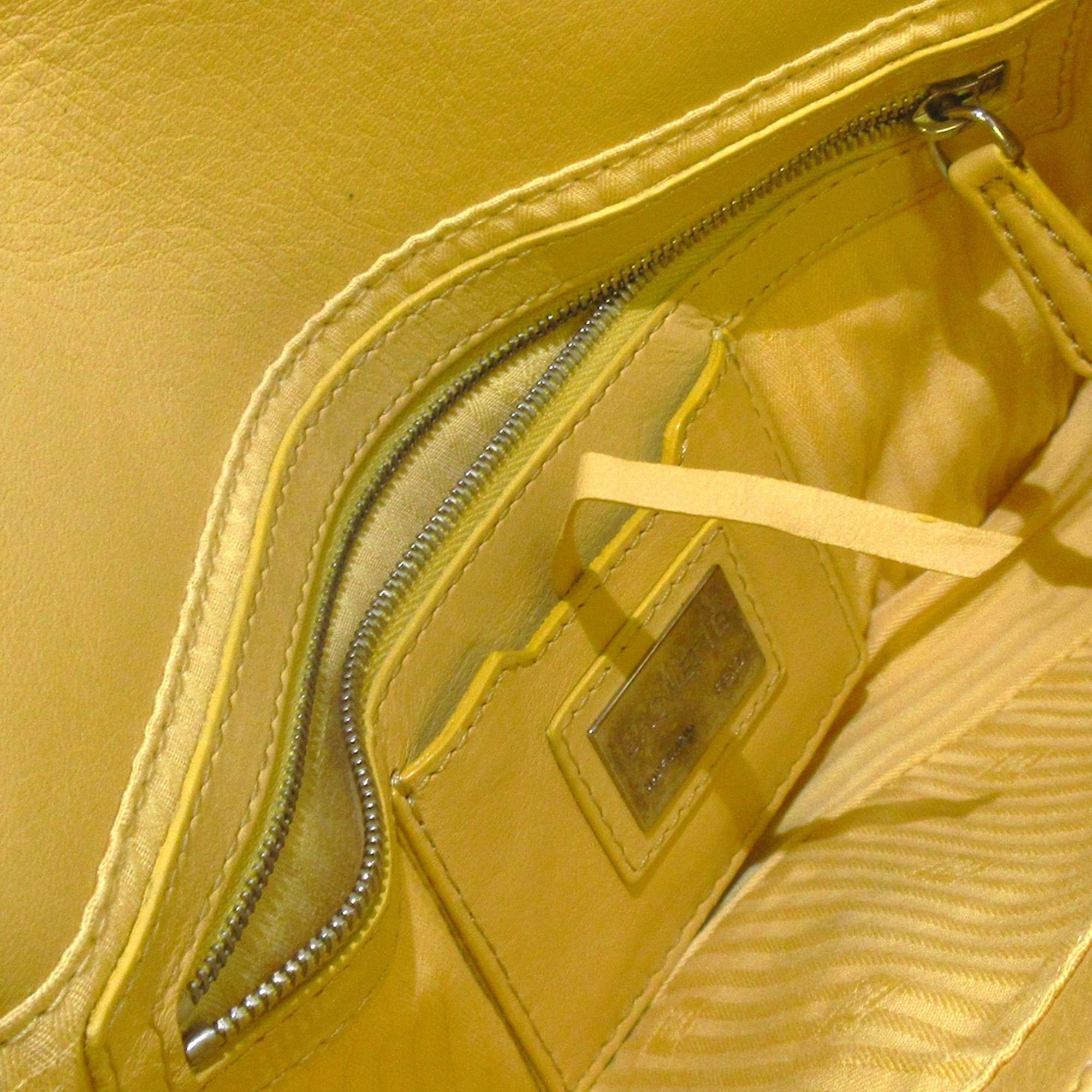 Fendi Leather Baguette with Interchangeable Strap (SHG-ewzoUI)